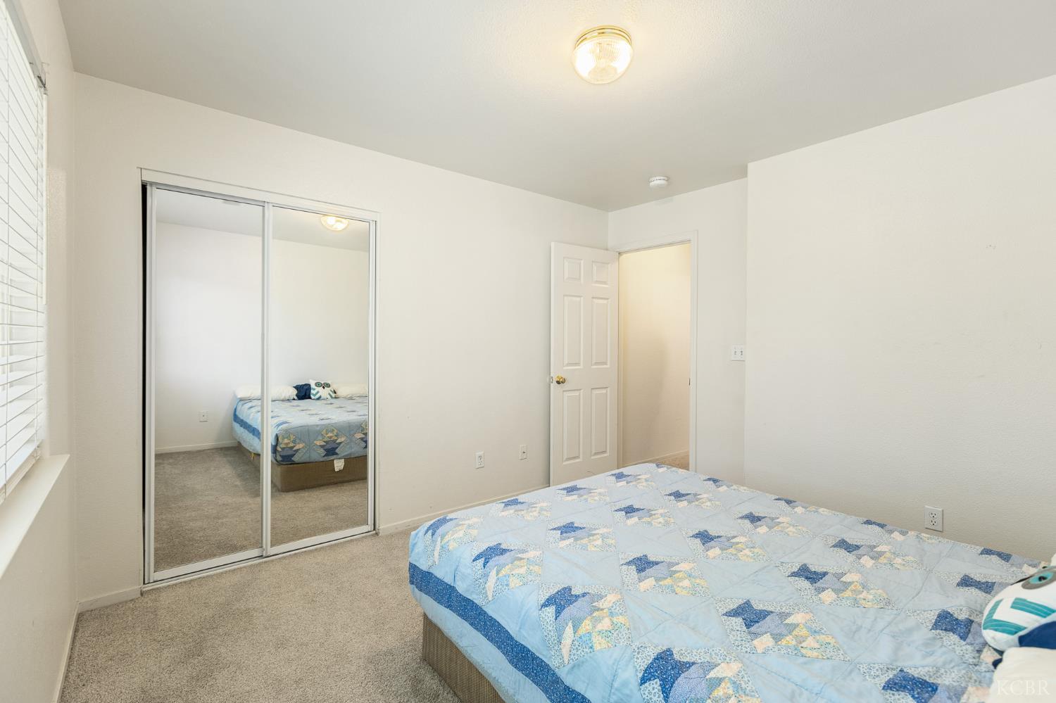 916 W Windsor Dr, Hanford, CA 93230