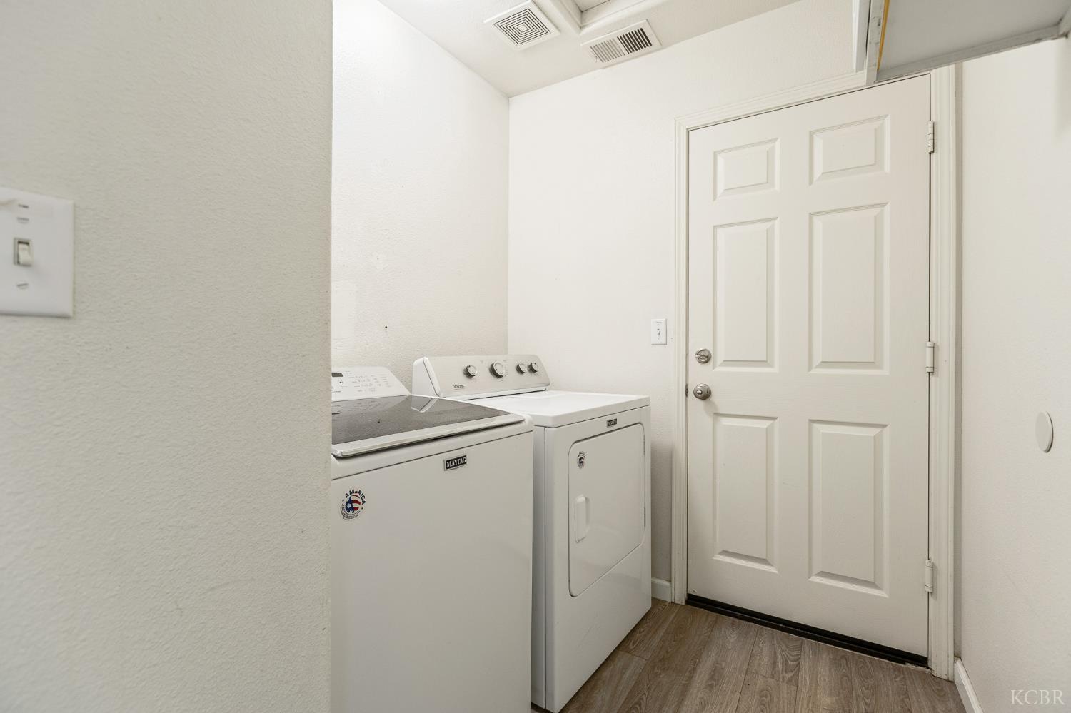 916 W Windsor Dr, Hanford, CA 93230