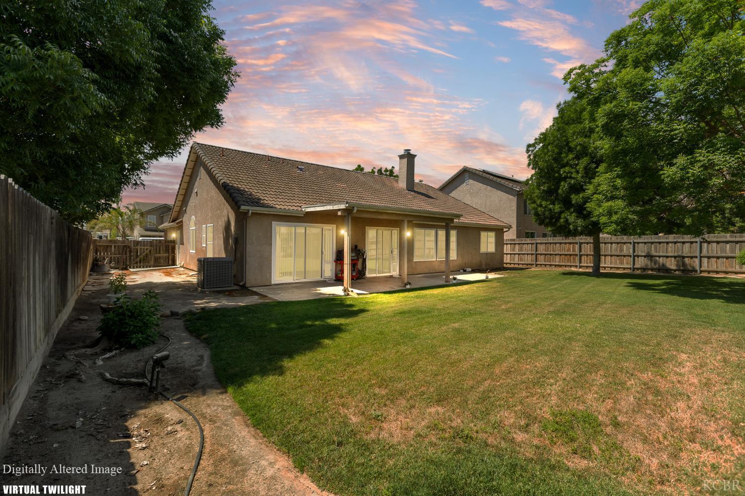 916 W Windsor Dr, Hanford, CA 93230