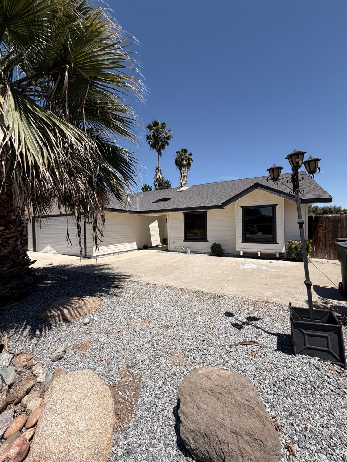 2319 Aspen St, Hanford, CA 93230