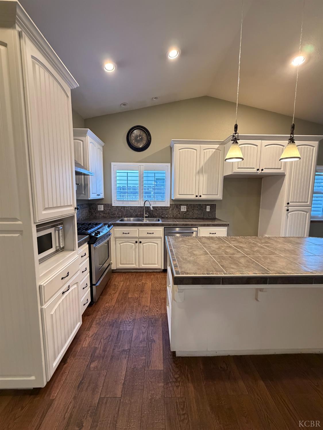 2319 Aspen St, Hanford, CA 93230