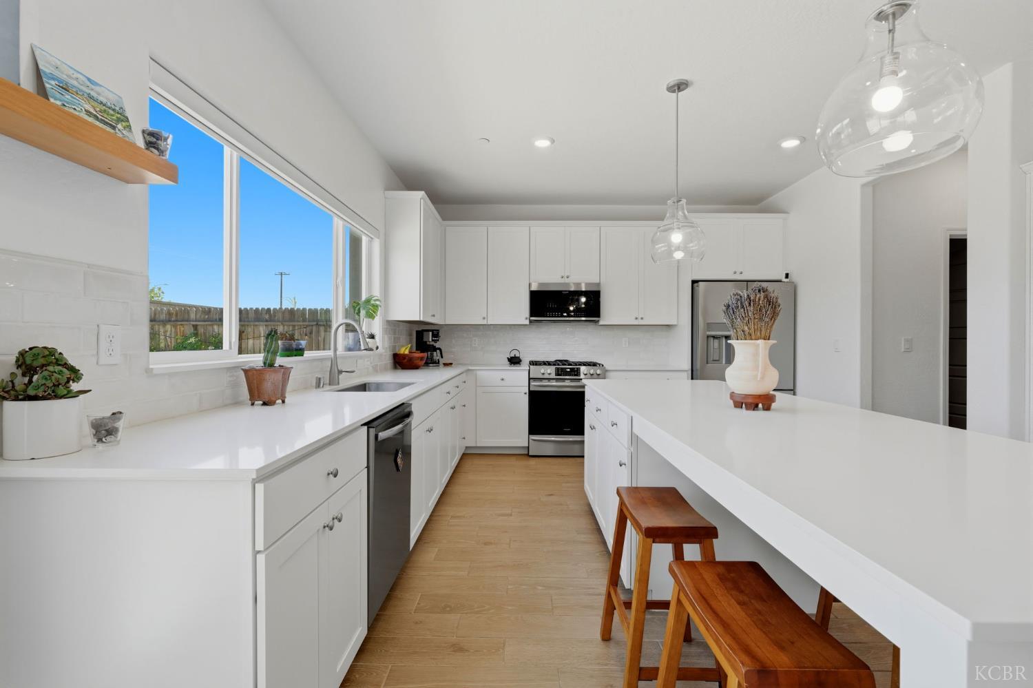 2445 W Claridge Way, Hanford, CA 93230