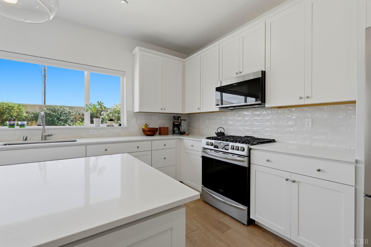 2445 W Claridge Way, Hanford, CA 93230