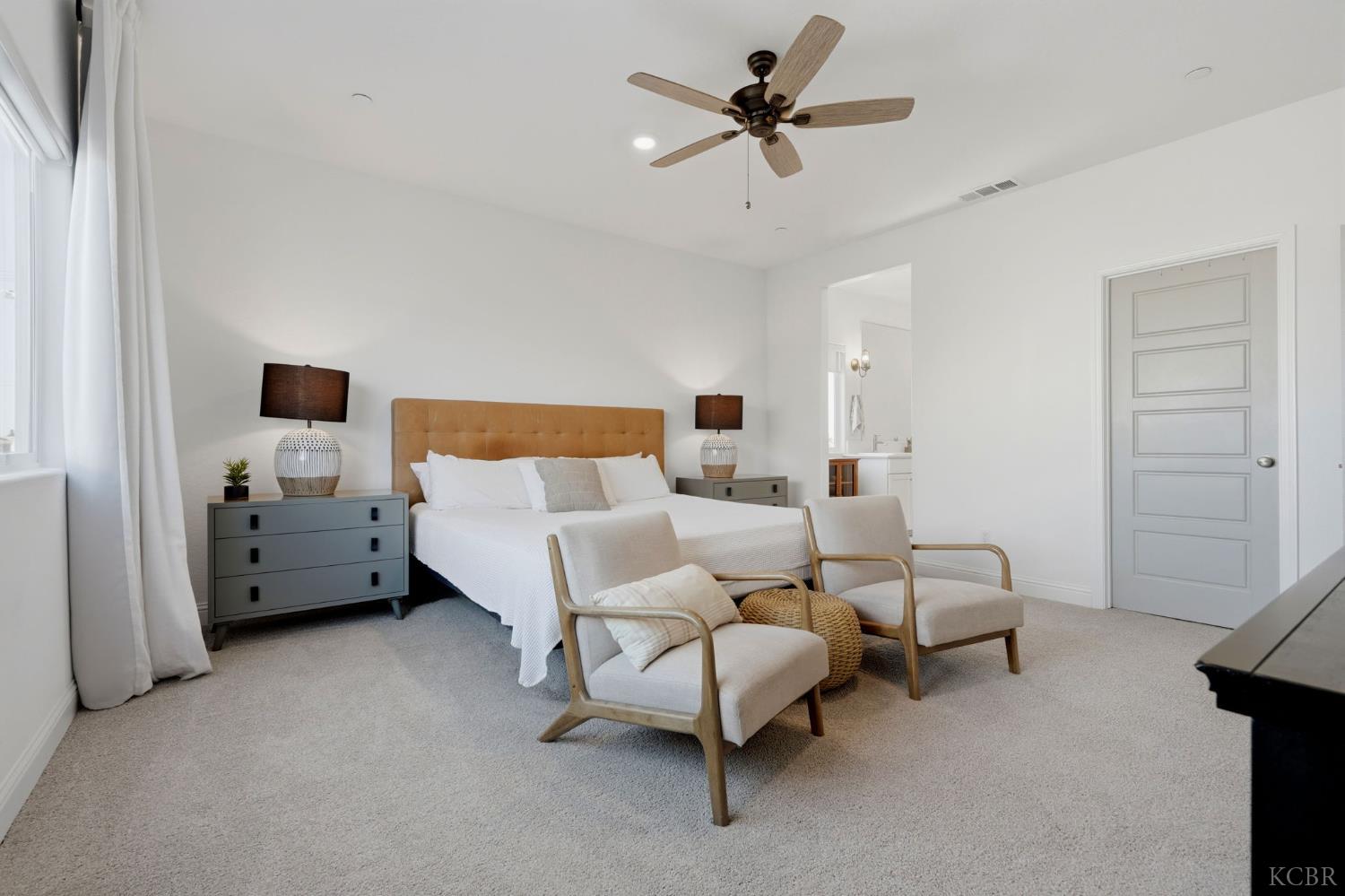 2445 W Claridge Way, Hanford, CA 93230