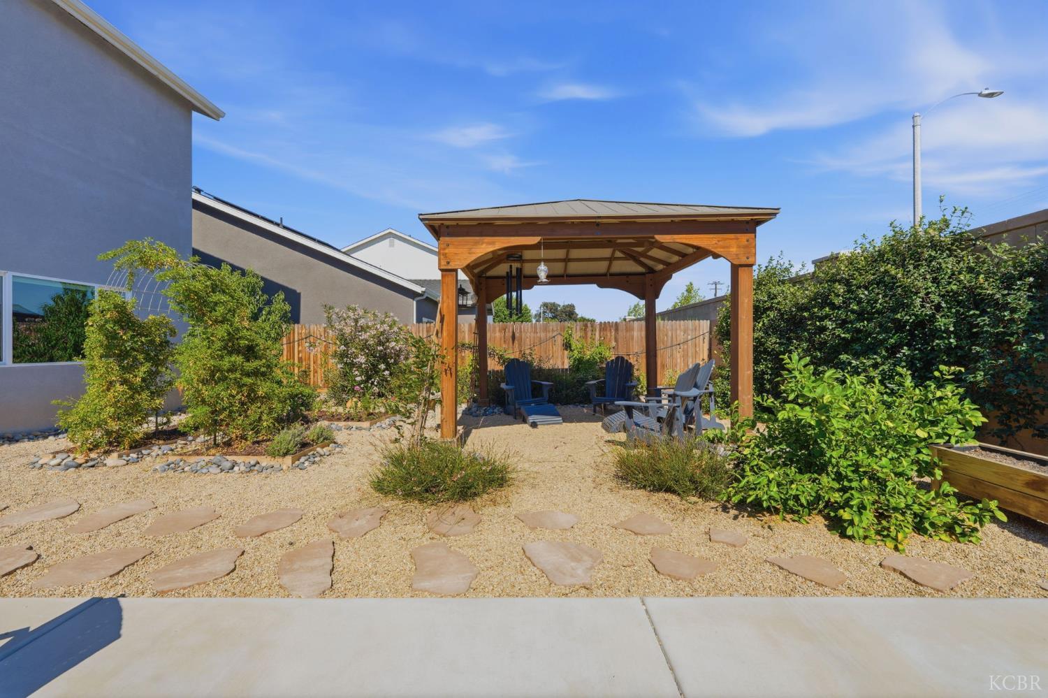 2445 W Claridge Way, Hanford, CA 93230