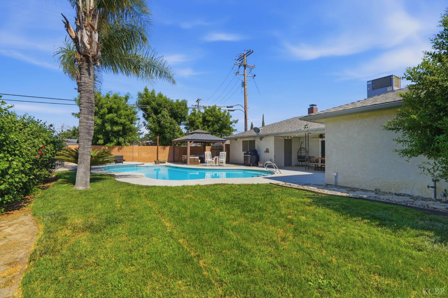 100 W Adrian Way, Hanford, CA 93230