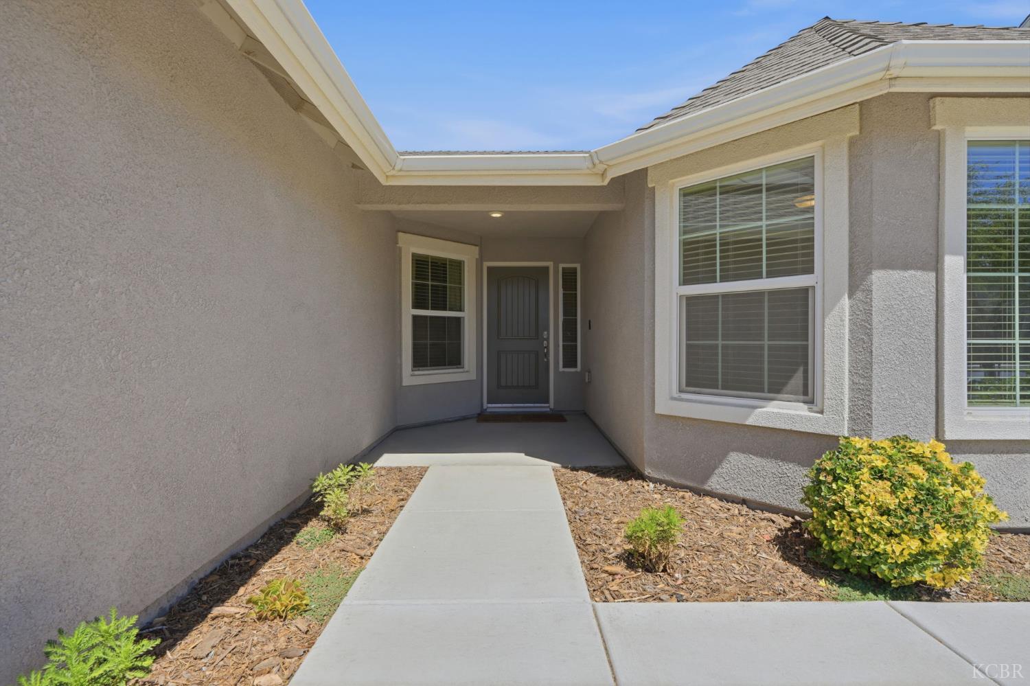 2081 Madeline Dr, Hanford, CA 93230