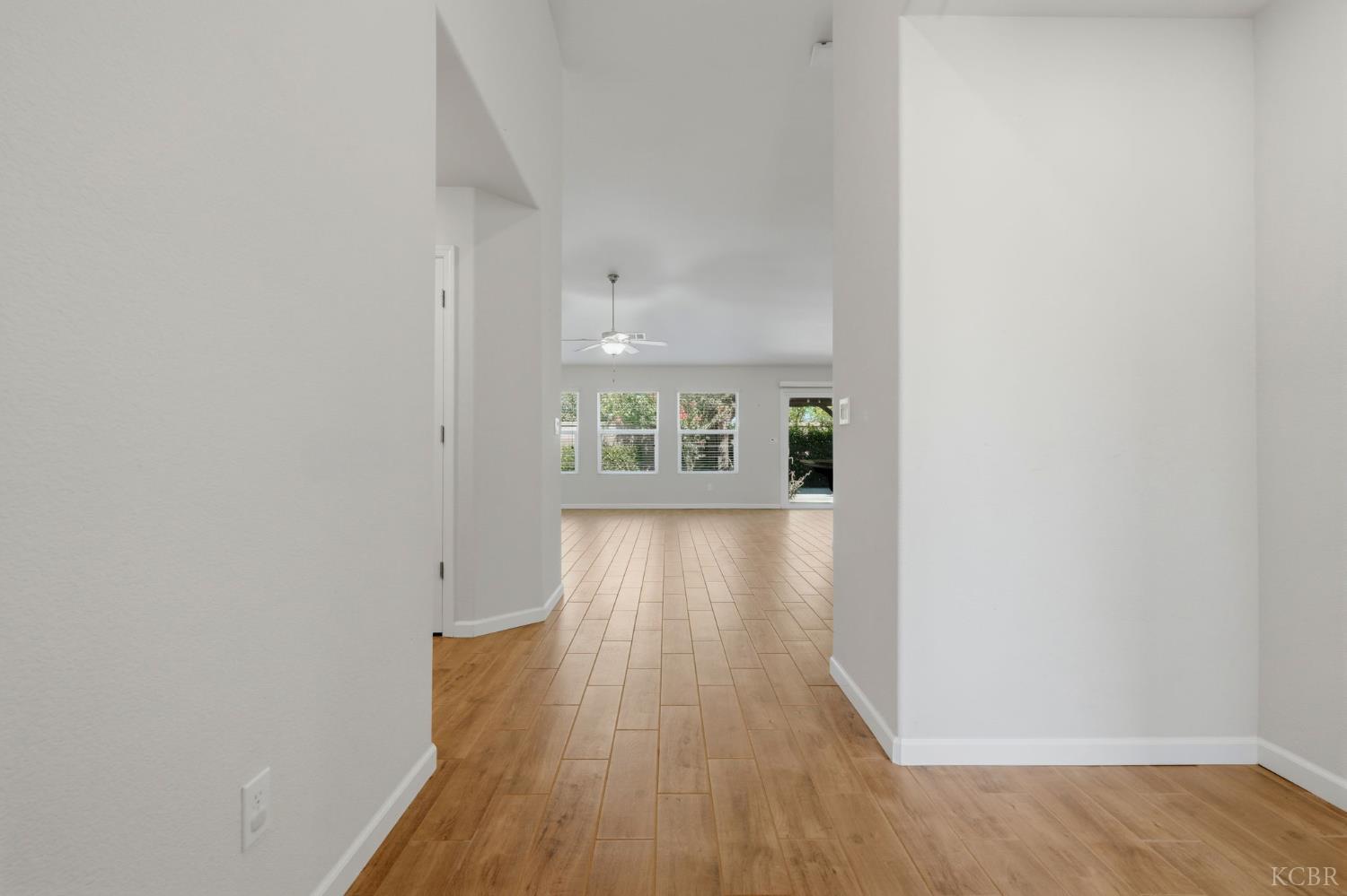 2081 Madeline Dr, Hanford, CA 93230
