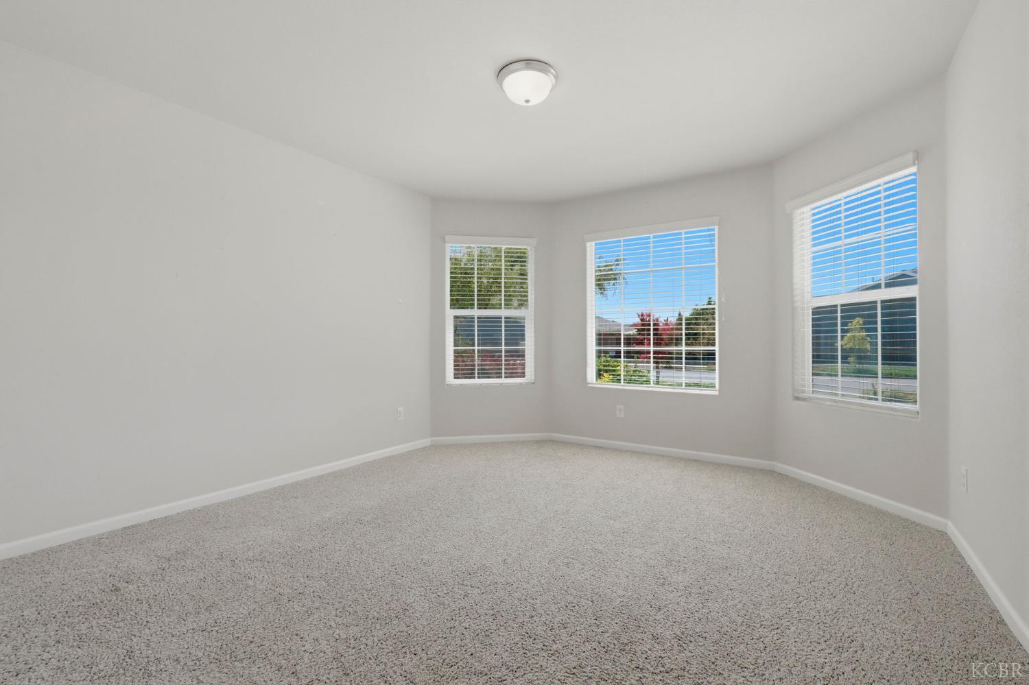 2081 Madeline Dr, Hanford, CA 93230