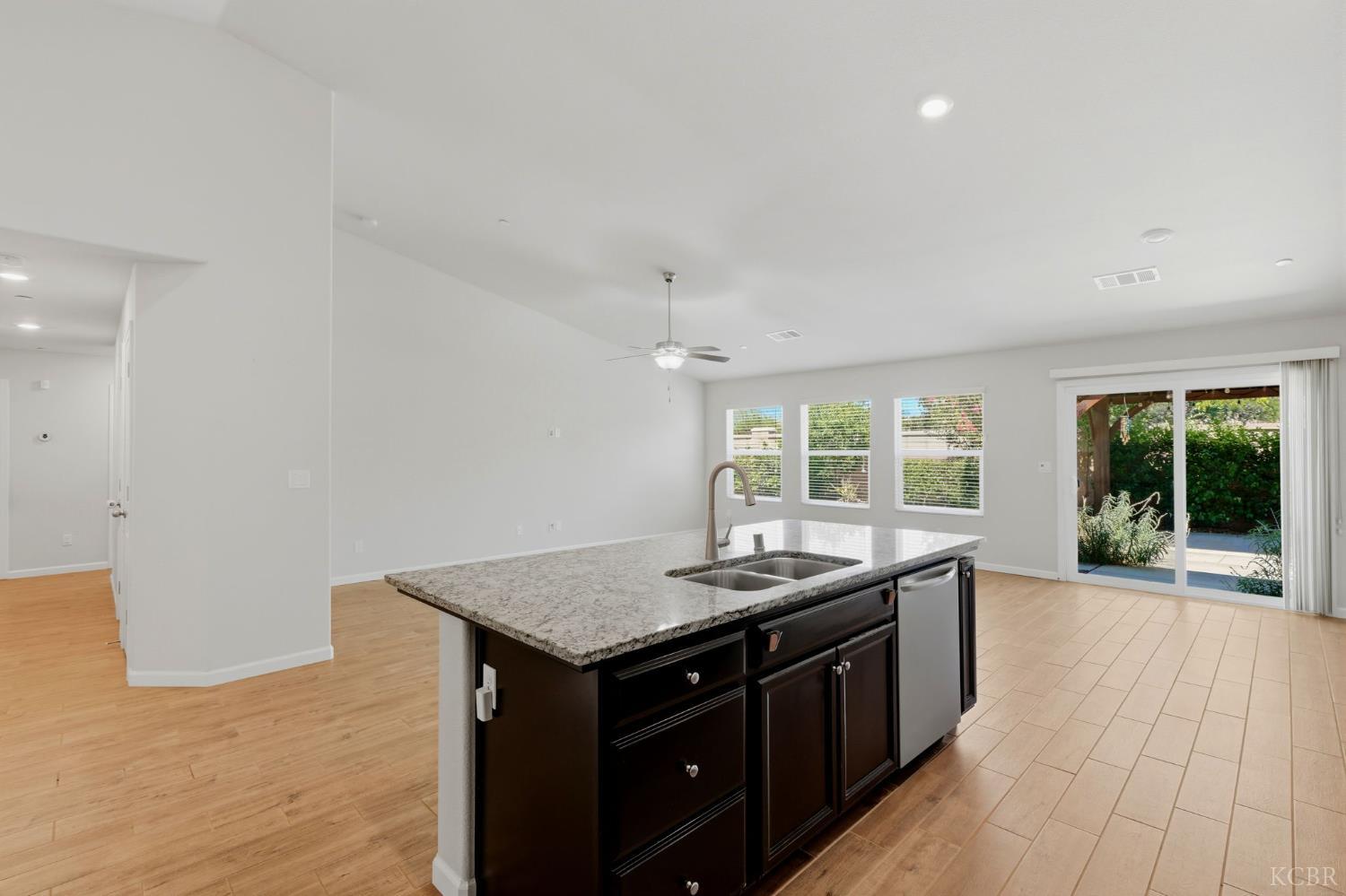 2081 Madeline Dr, Hanford, CA 93230