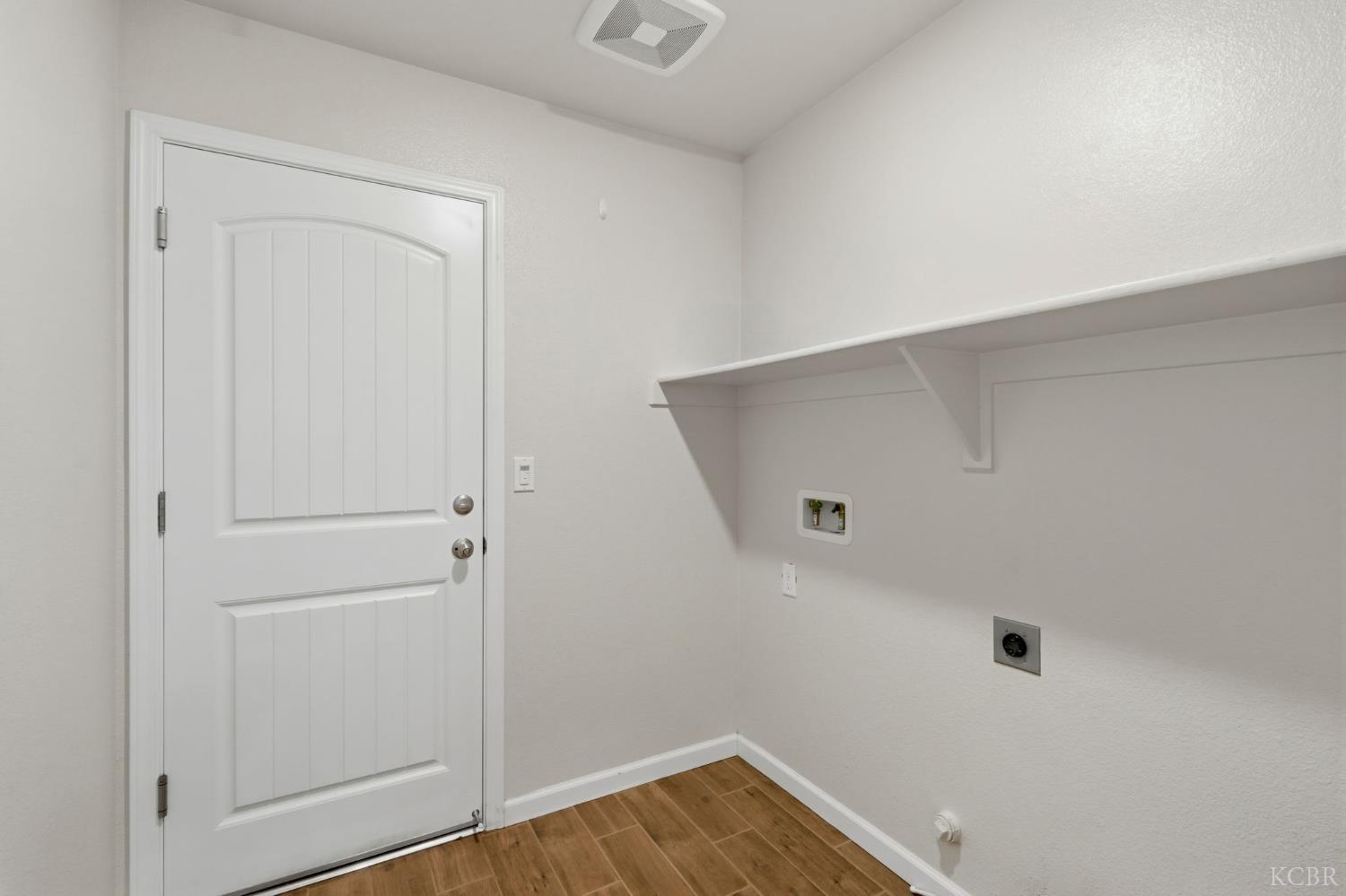 2081 Madeline Dr, Hanford, CA 93230
