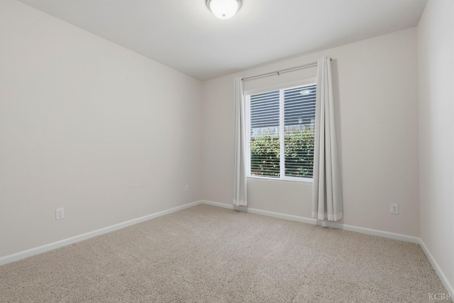2081 Madeline Dr, Hanford, CA 93230