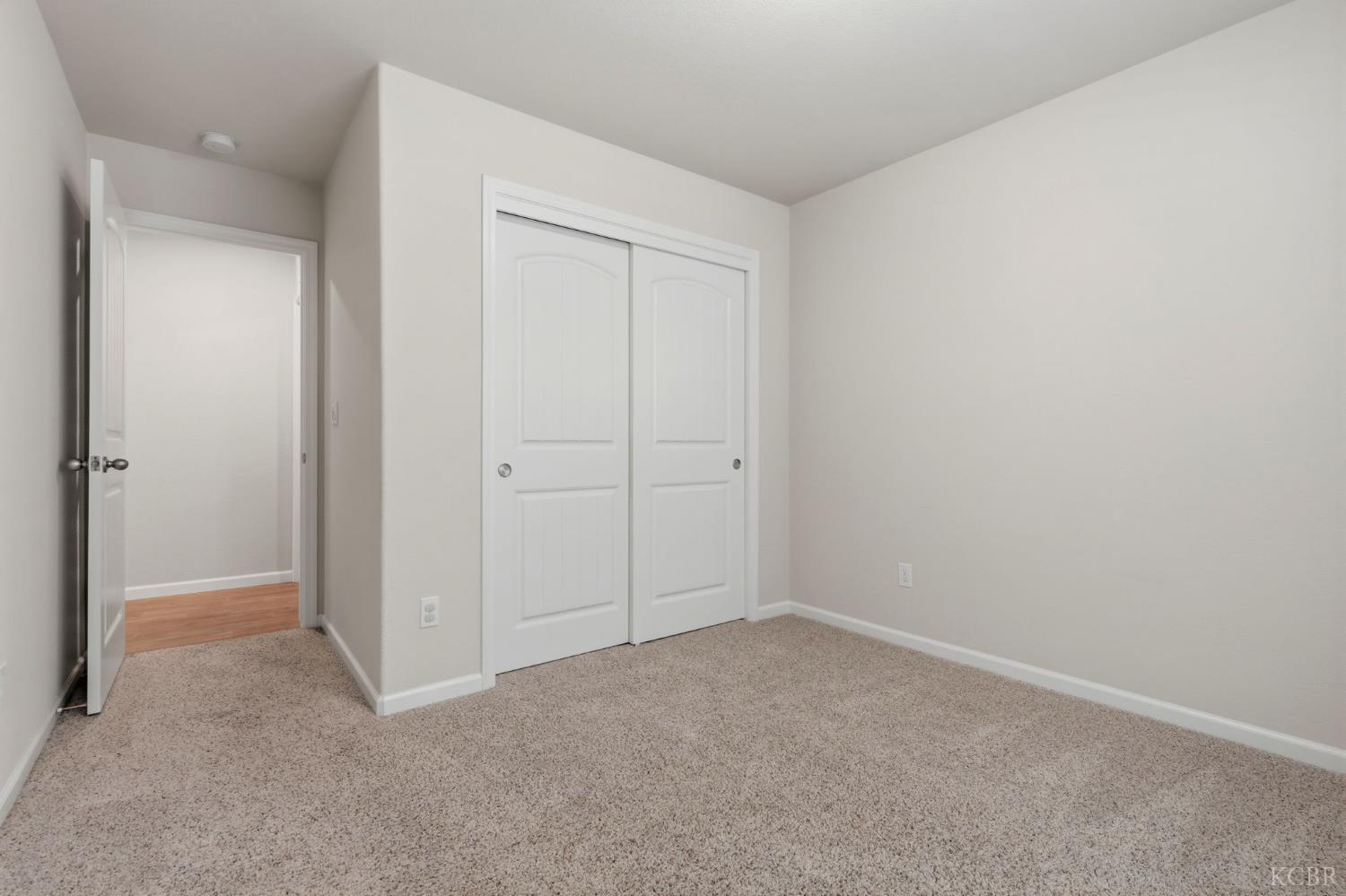 2081 Madeline Dr, Hanford, CA 93230