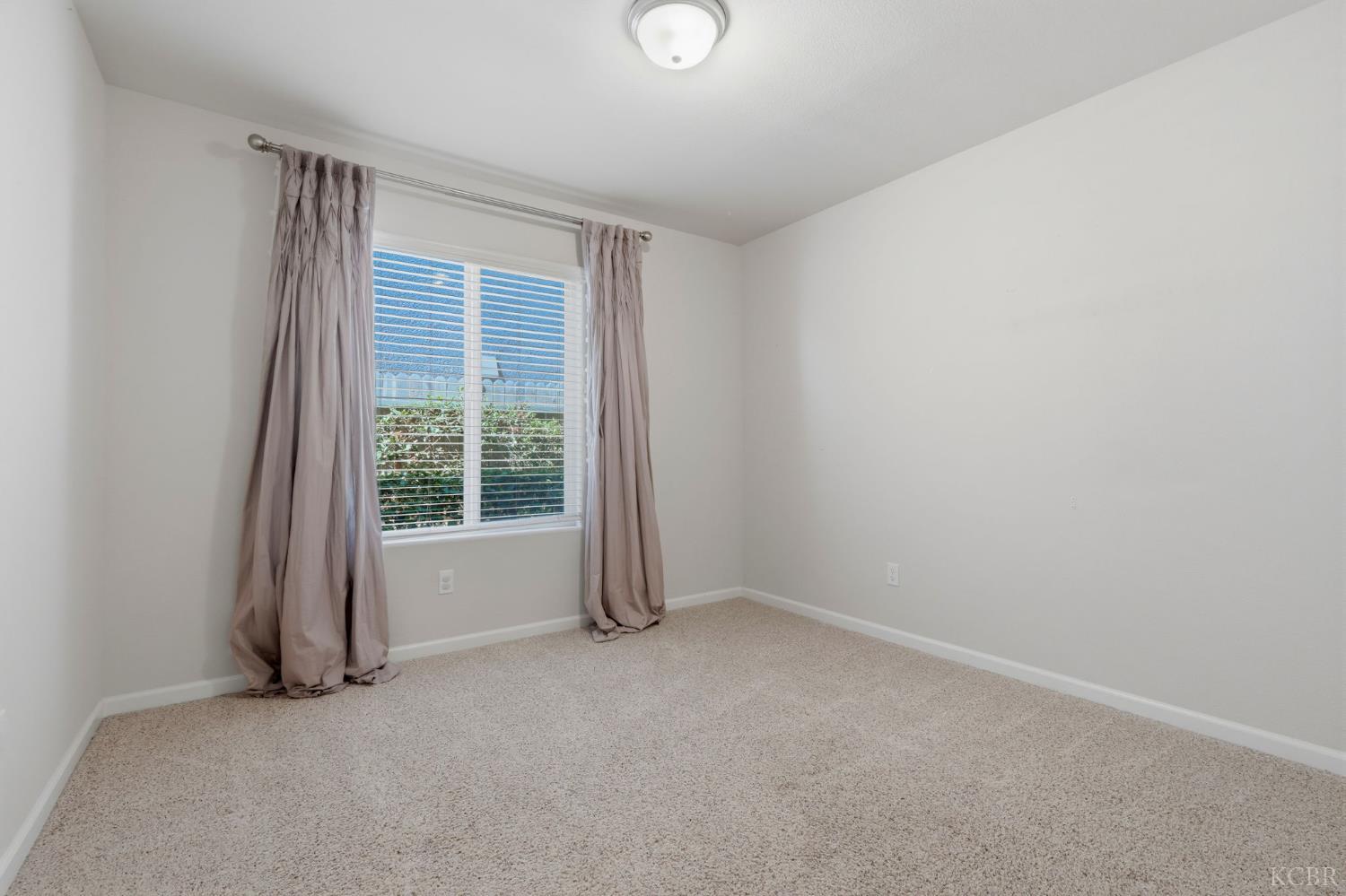 2081 Madeline Dr, Hanford, CA 93230