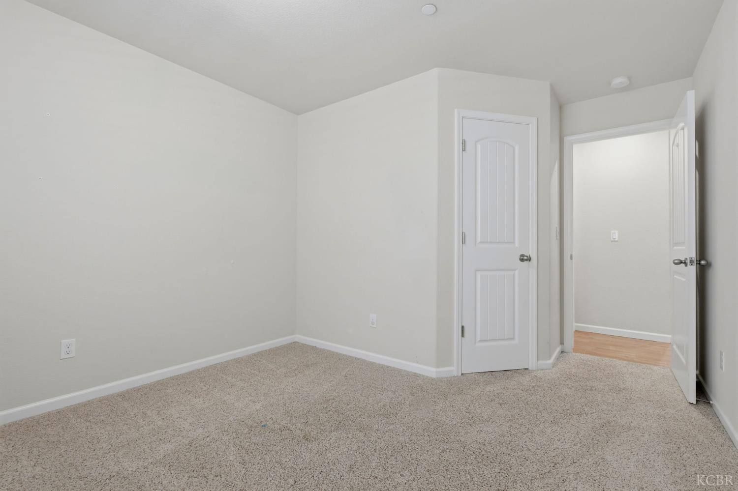 2081 Madeline Dr, Hanford, CA 93230