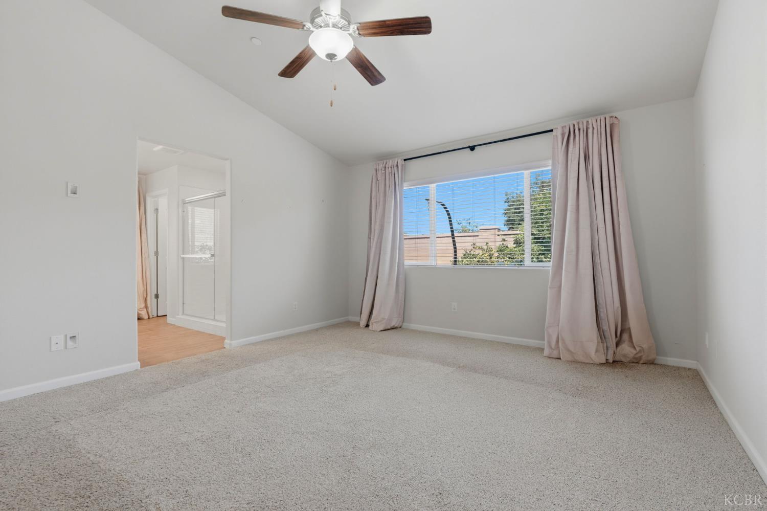 2081 Madeline Dr, Hanford, CA 93230