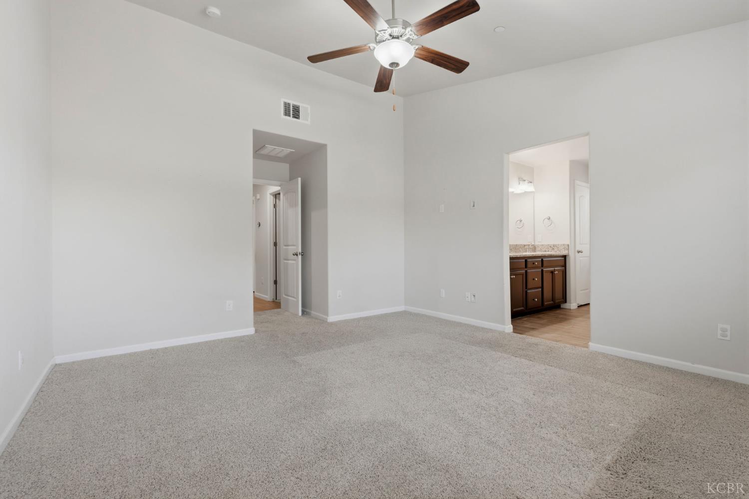2081 Madeline Dr, Hanford, CA 93230