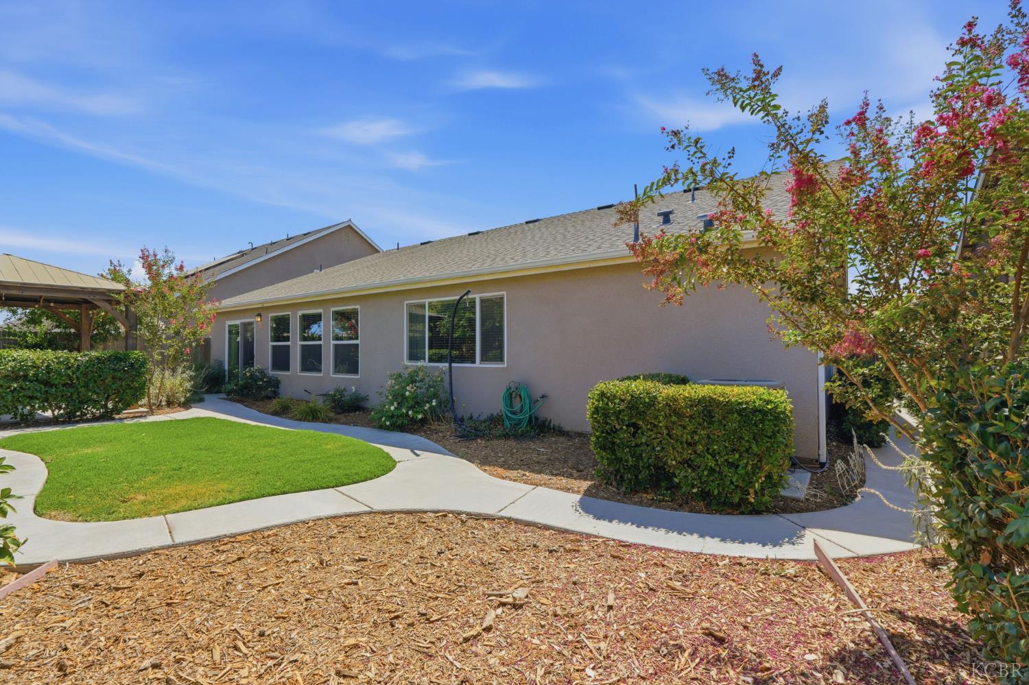 2081 Madeline Dr, Hanford, CA 93230