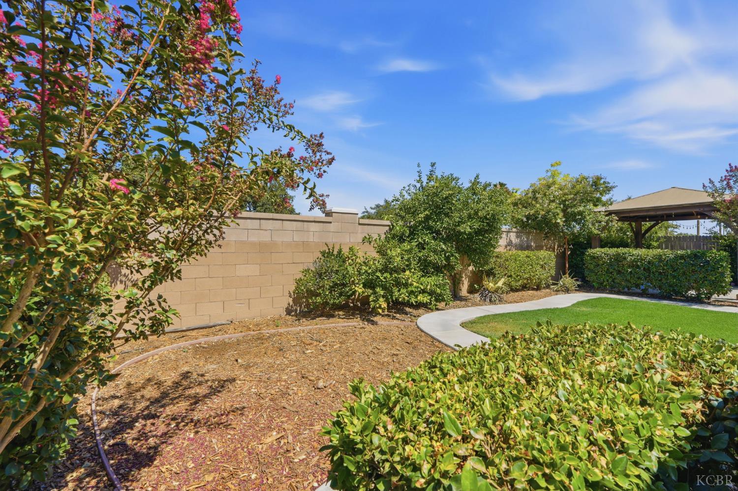 2081 Madeline Dr, Hanford, CA 93230