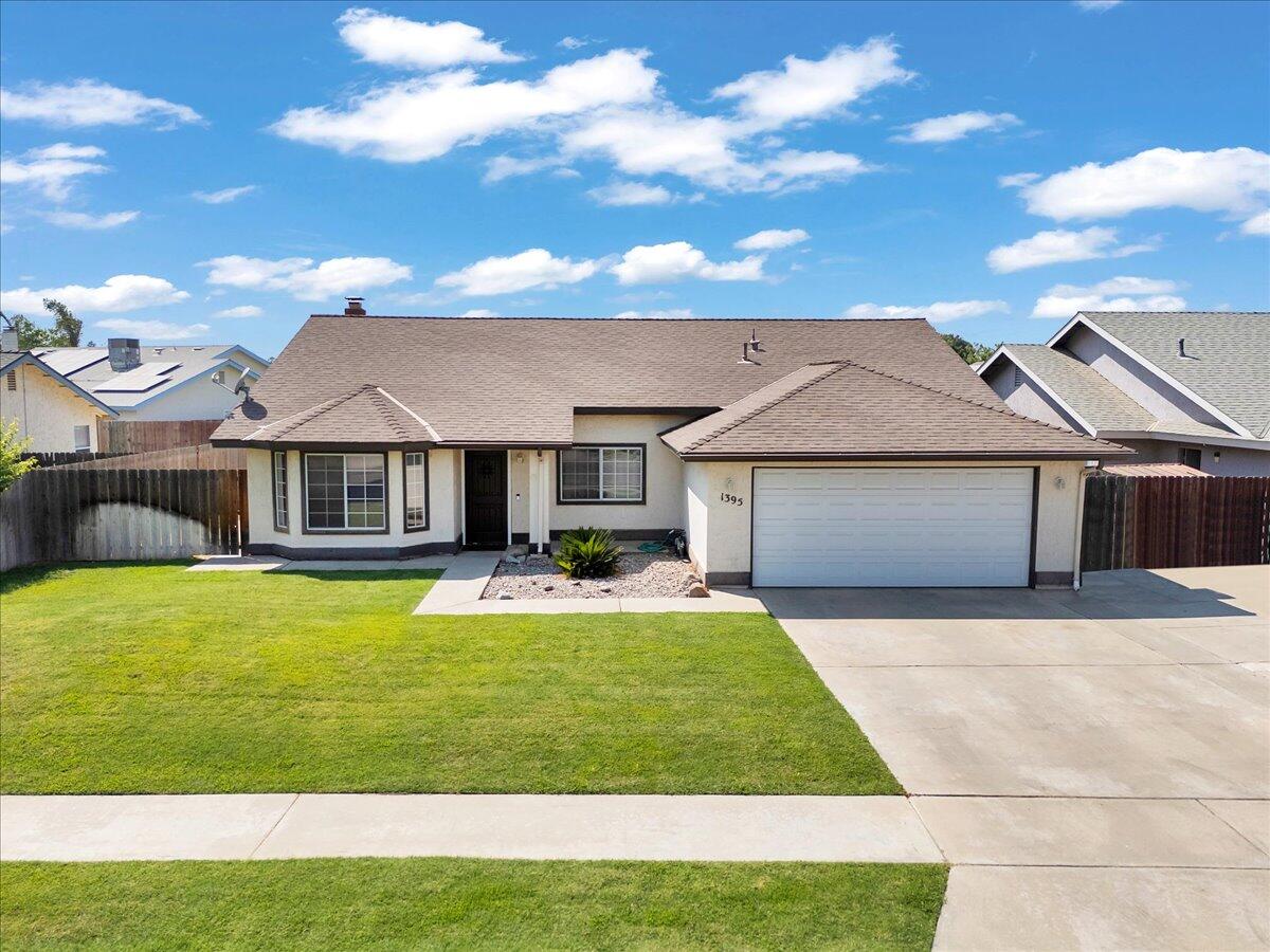 1395 Pine Dr, Lemoore, CA 93245