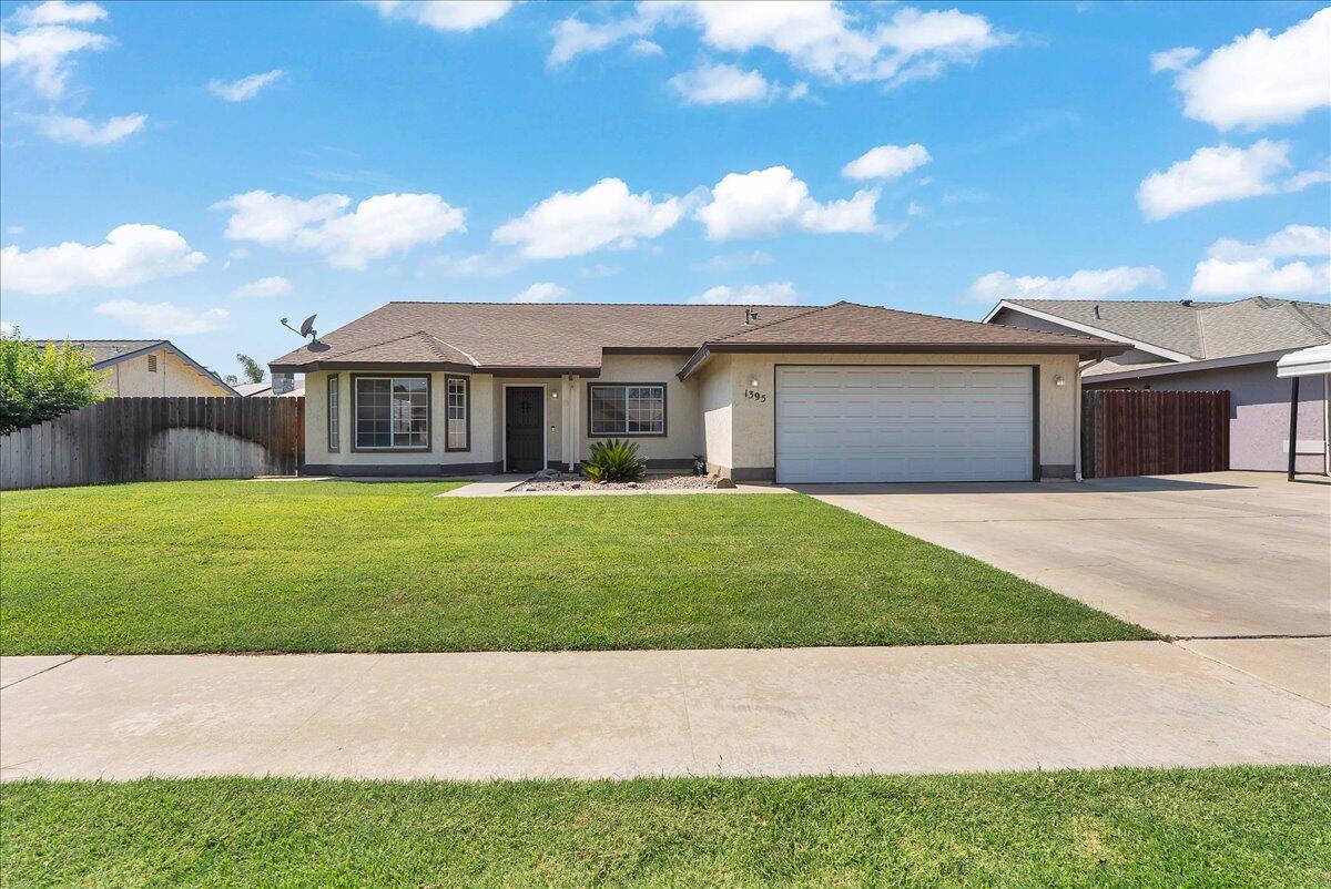 1395 Pine Dr, Lemoore, CA 93245