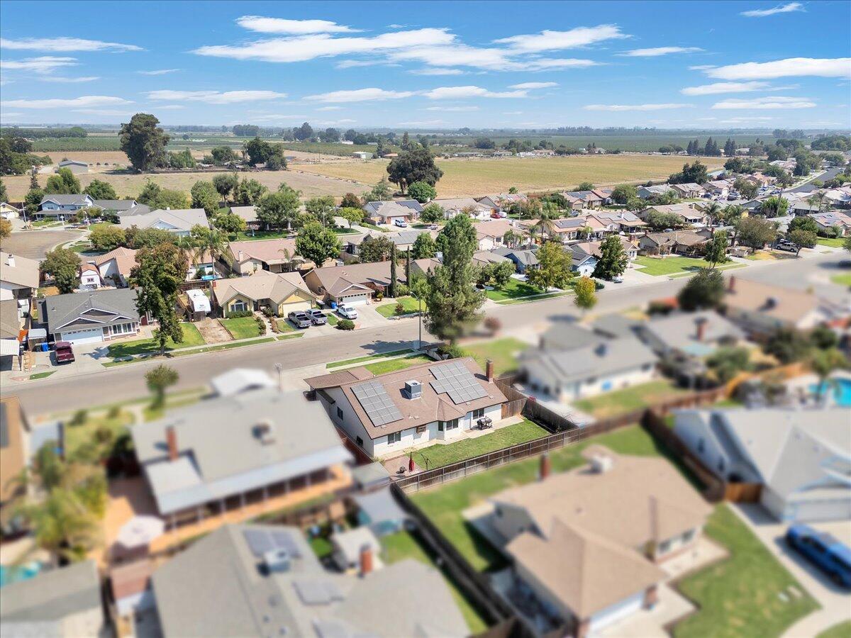 1395 Pine Dr, Lemoore, CA 93245