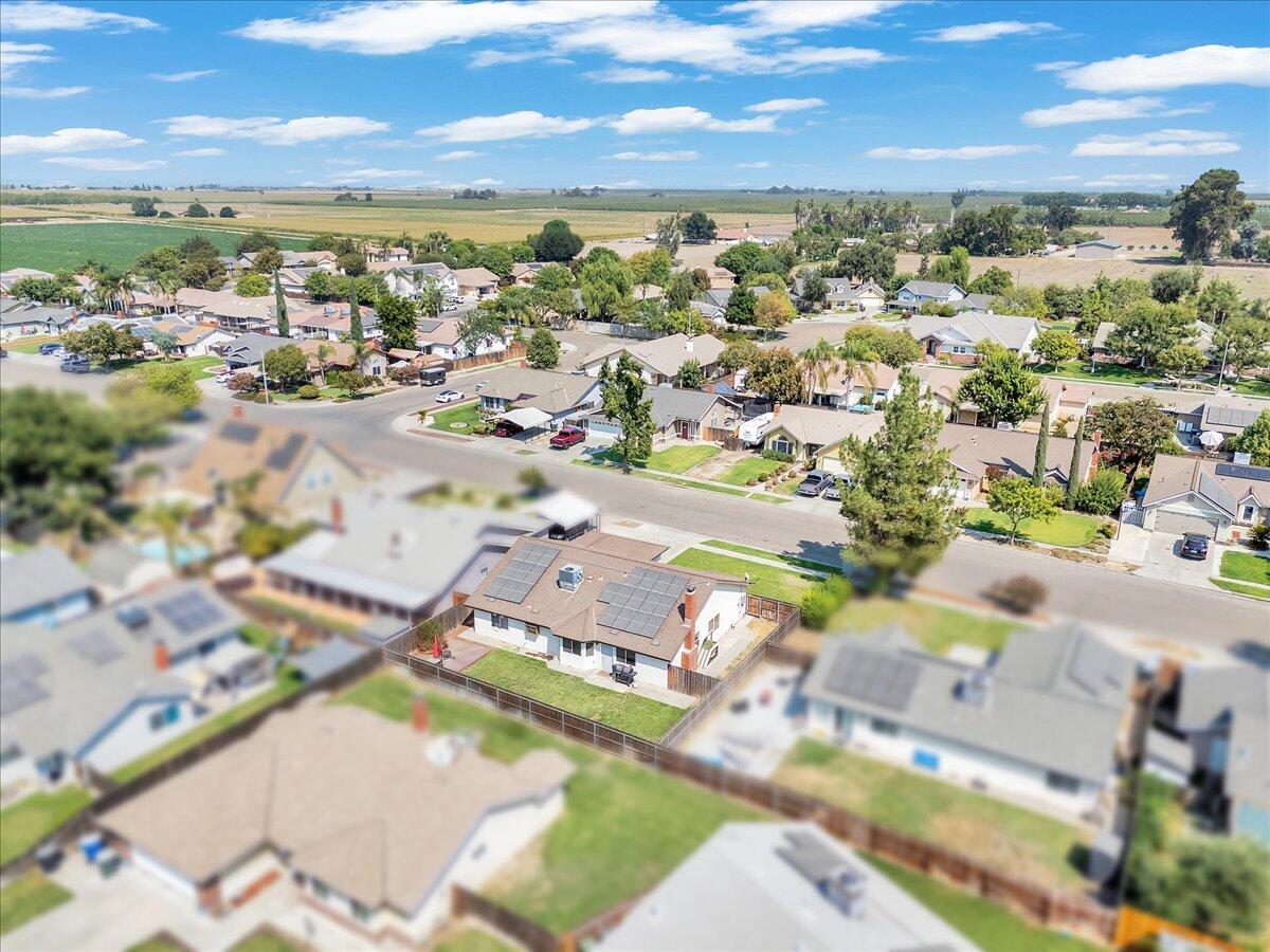 1395 Pine Dr, Lemoore, CA 93245