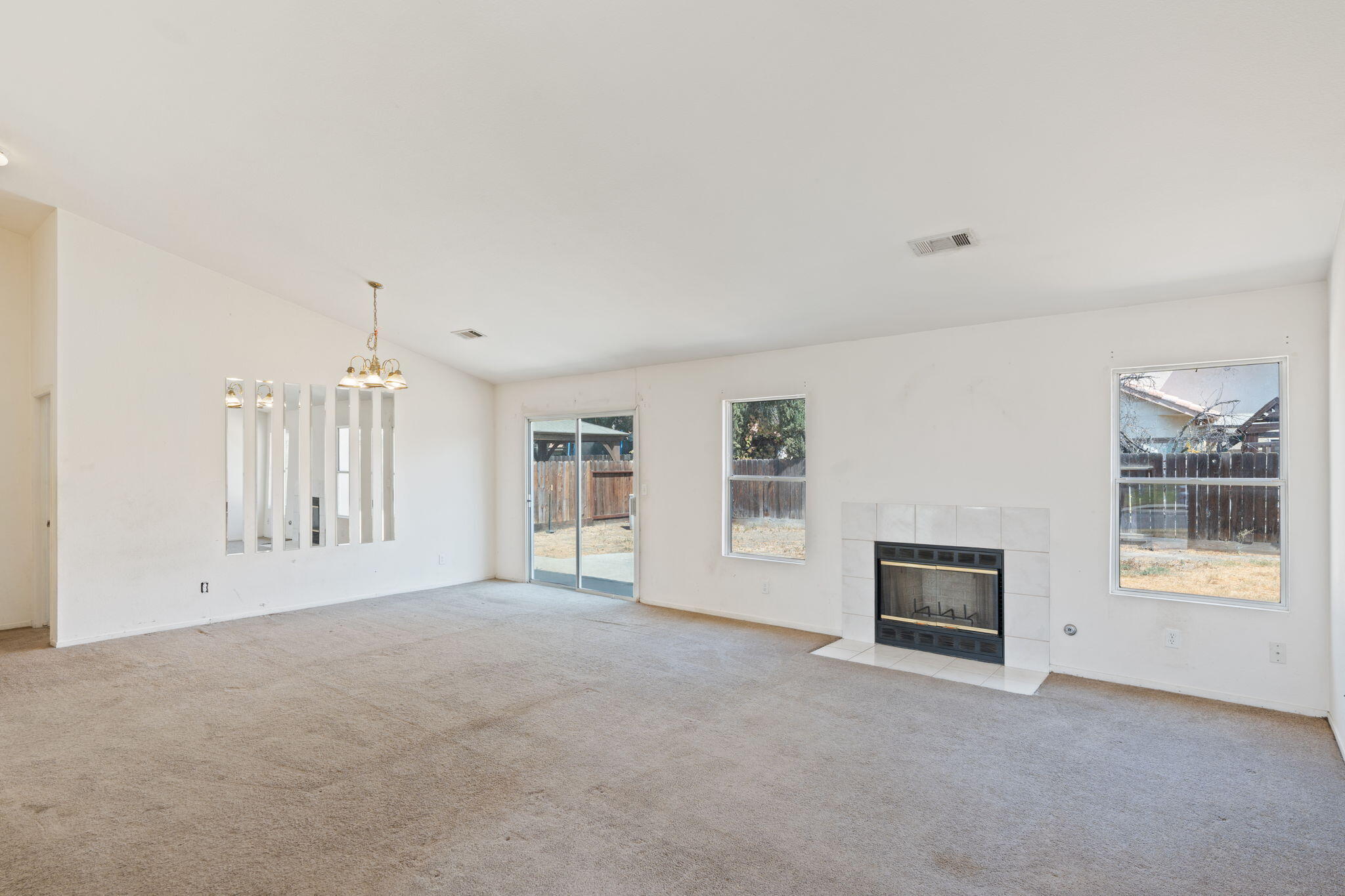 2066 Hastings Dr, Los Banos, CA 93635