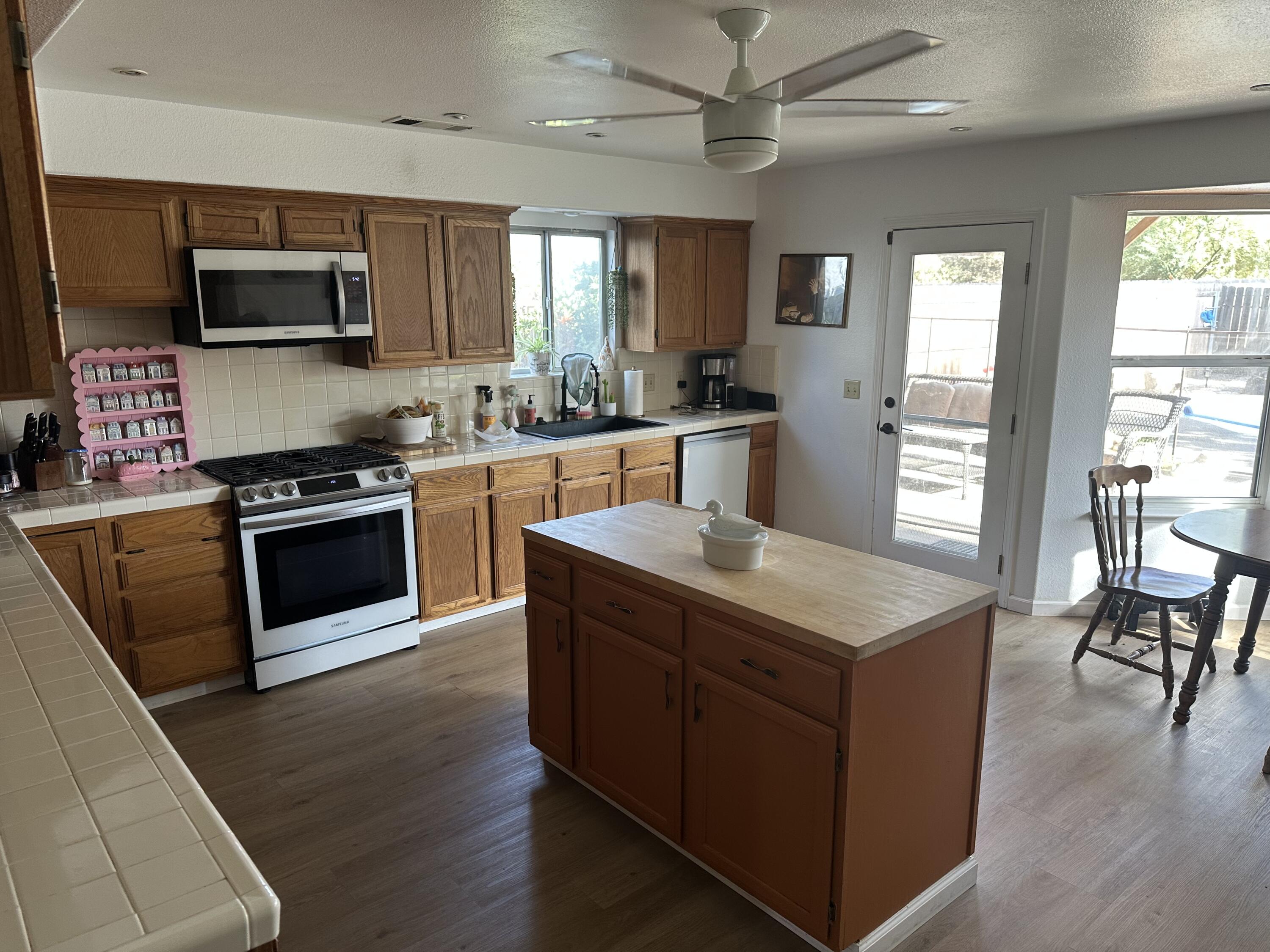 575 Encore Dr, Hanford, CA 93230