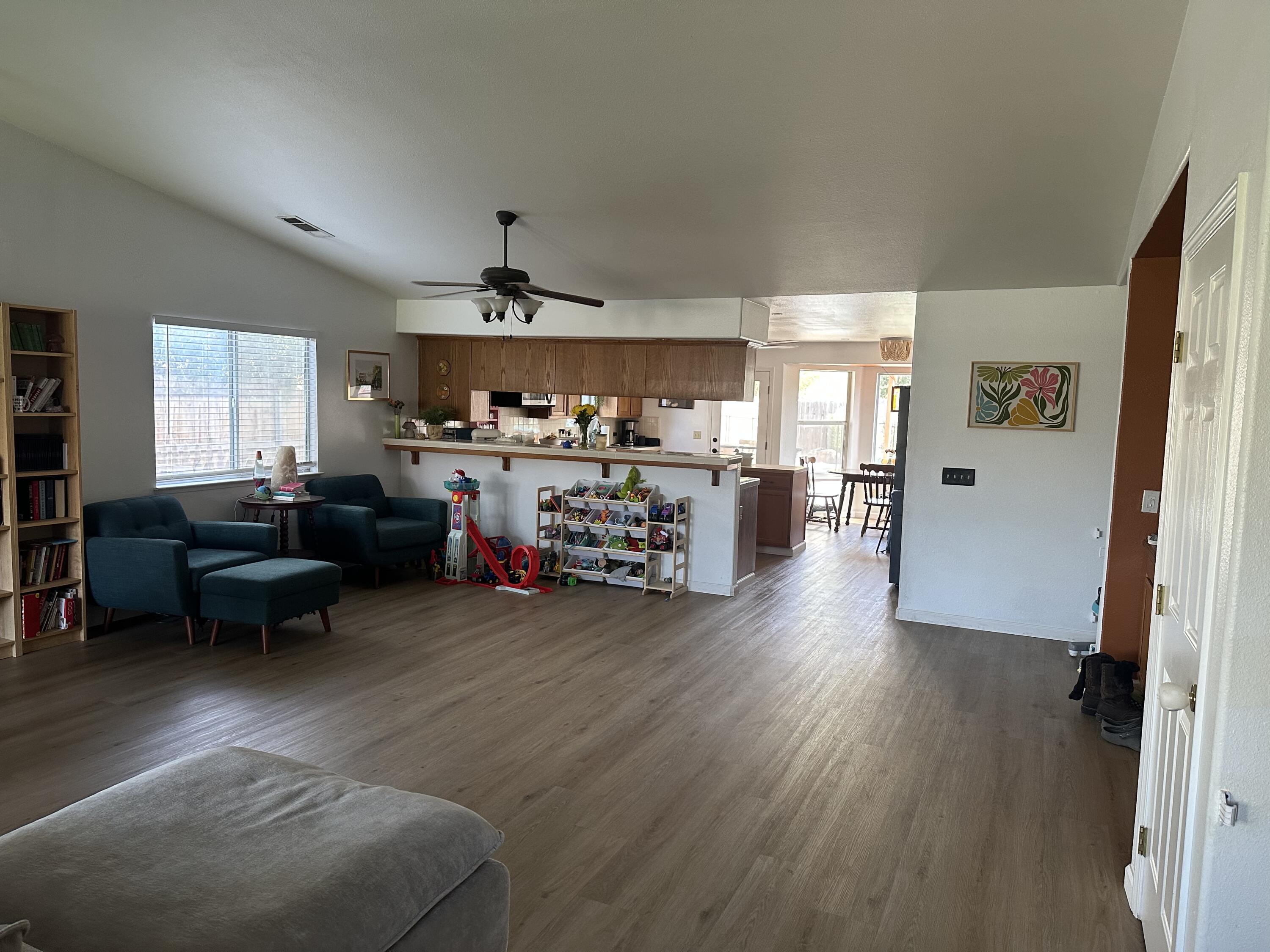 575 Encore Dr, Hanford, CA 93230