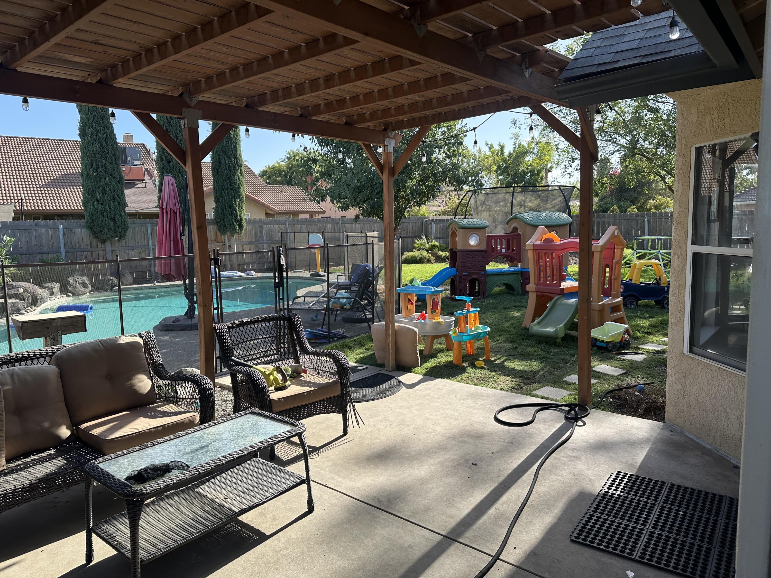 575 Encore Dr, Hanford, CA 93230