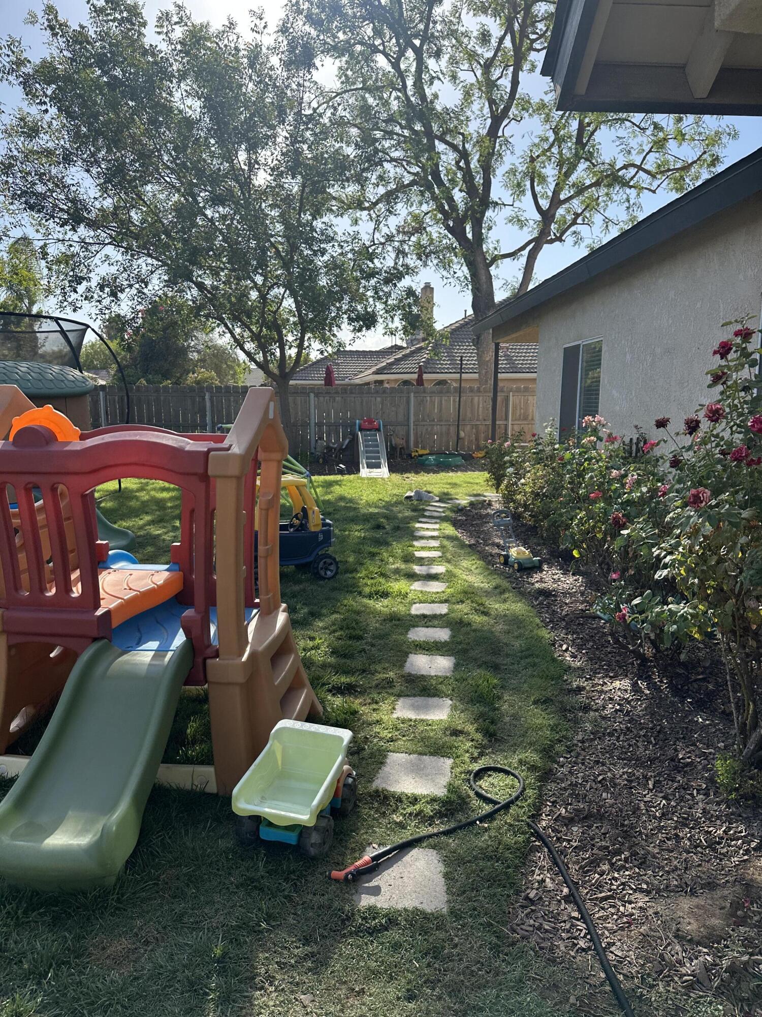 575 Encore Dr, Hanford, CA 93230