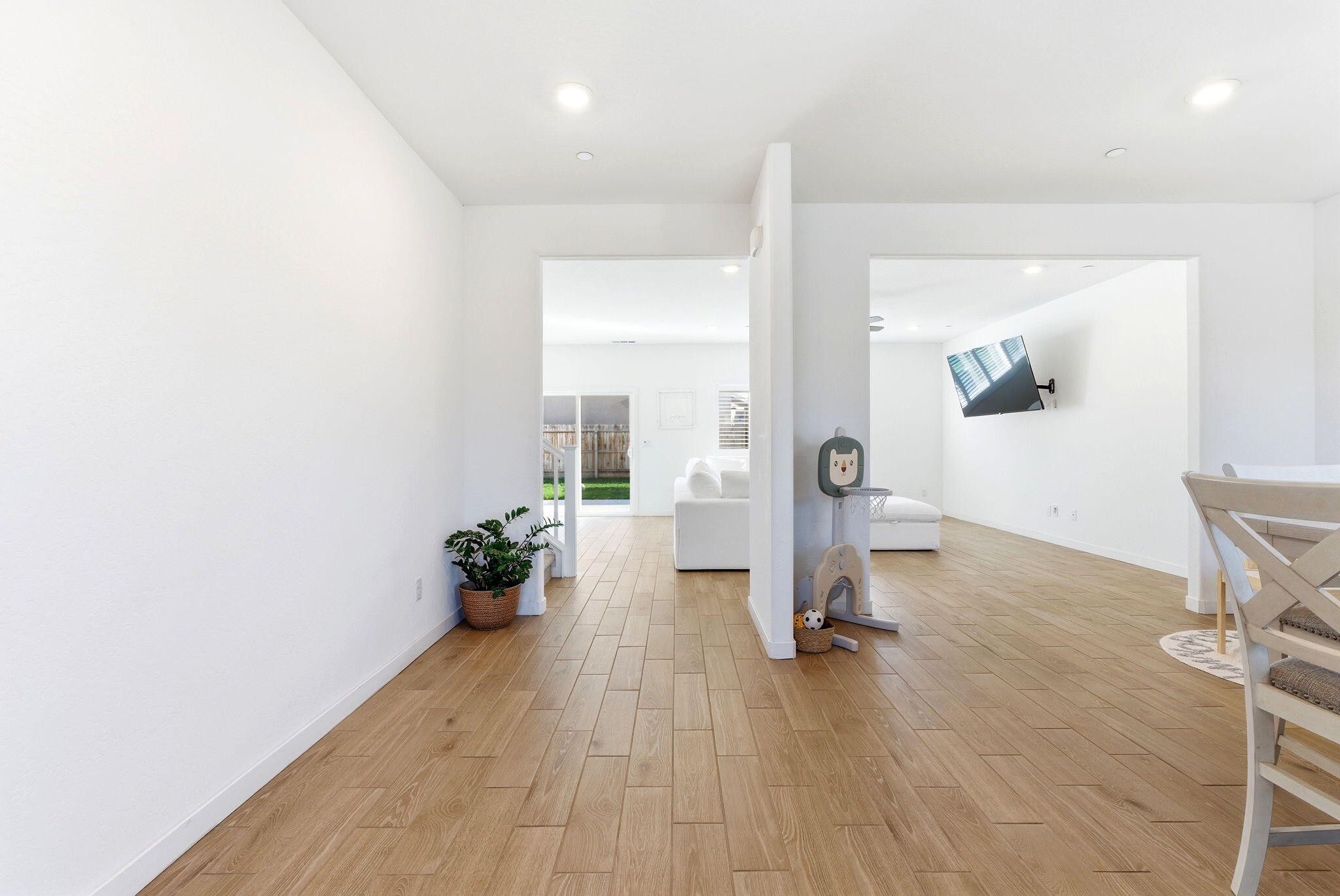 2459 W Hampton Dr, Hanford, CA 93230