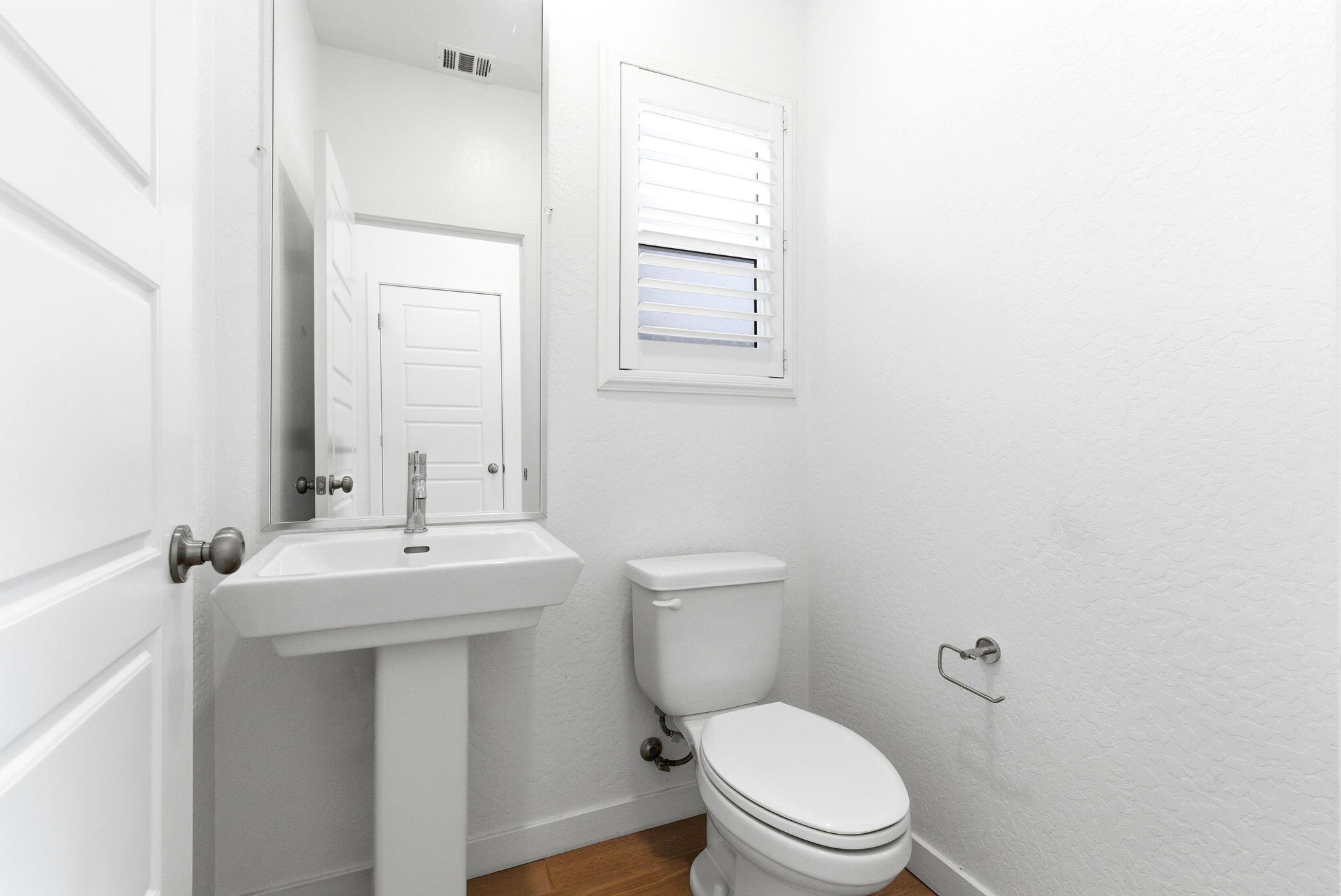 2459 W Hampton Dr, Hanford, CA 93230