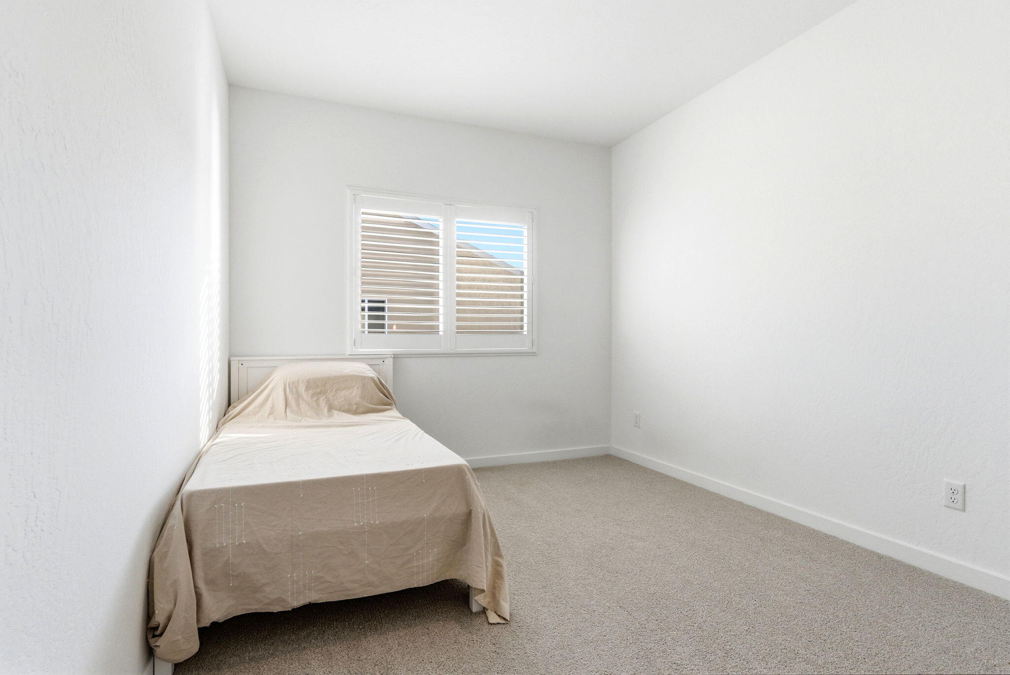 2459 W Hampton Dr, Hanford, CA 93230