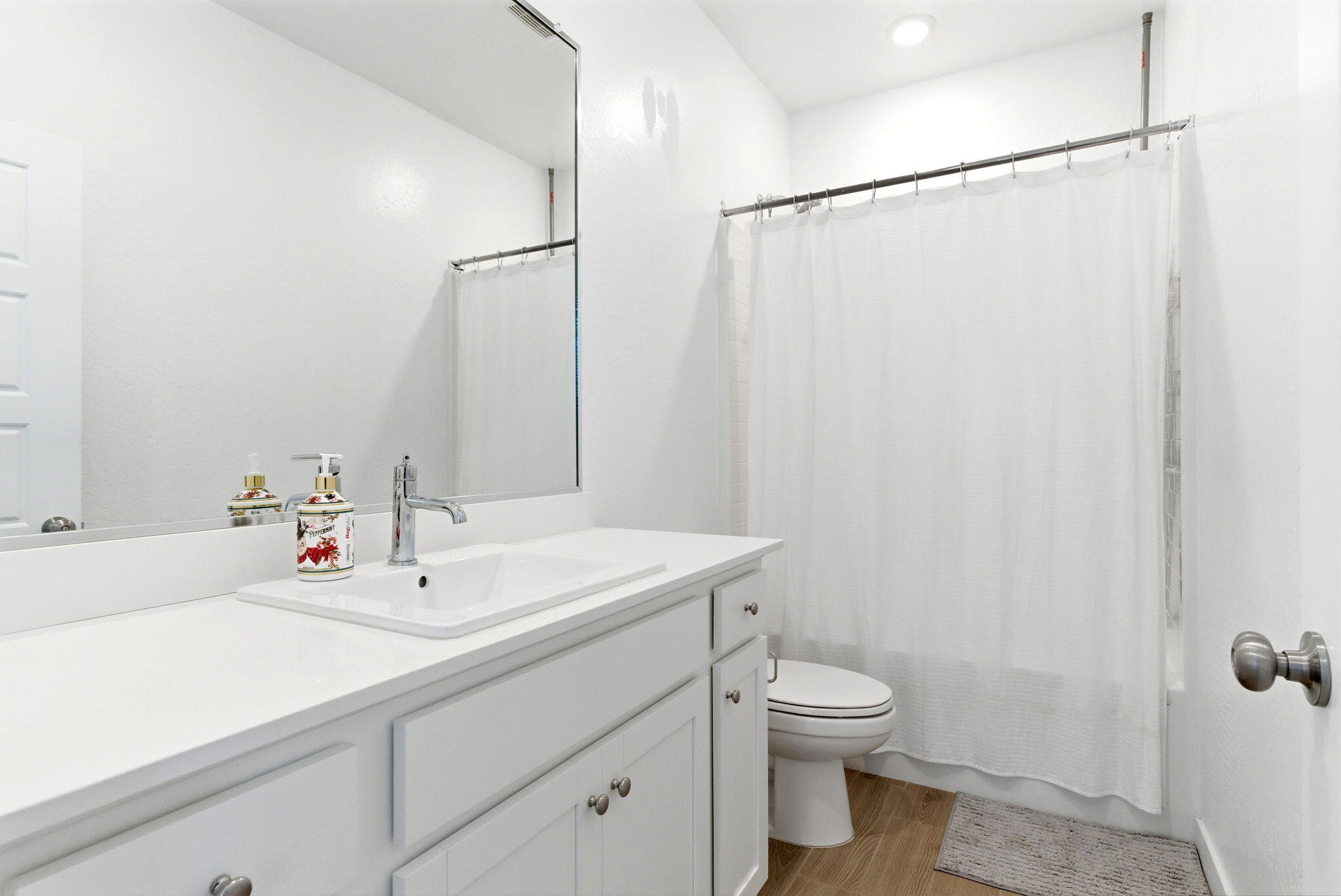 2459 W Hampton Dr, Hanford, CA 93230