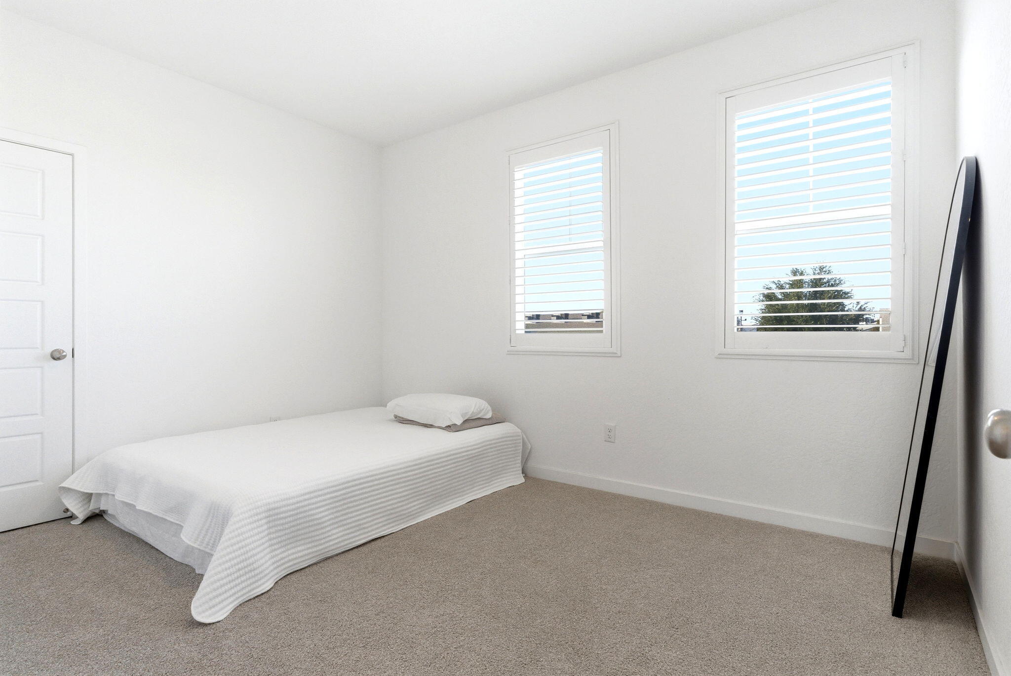 2459 W Hampton Dr, Hanford, CA 93230