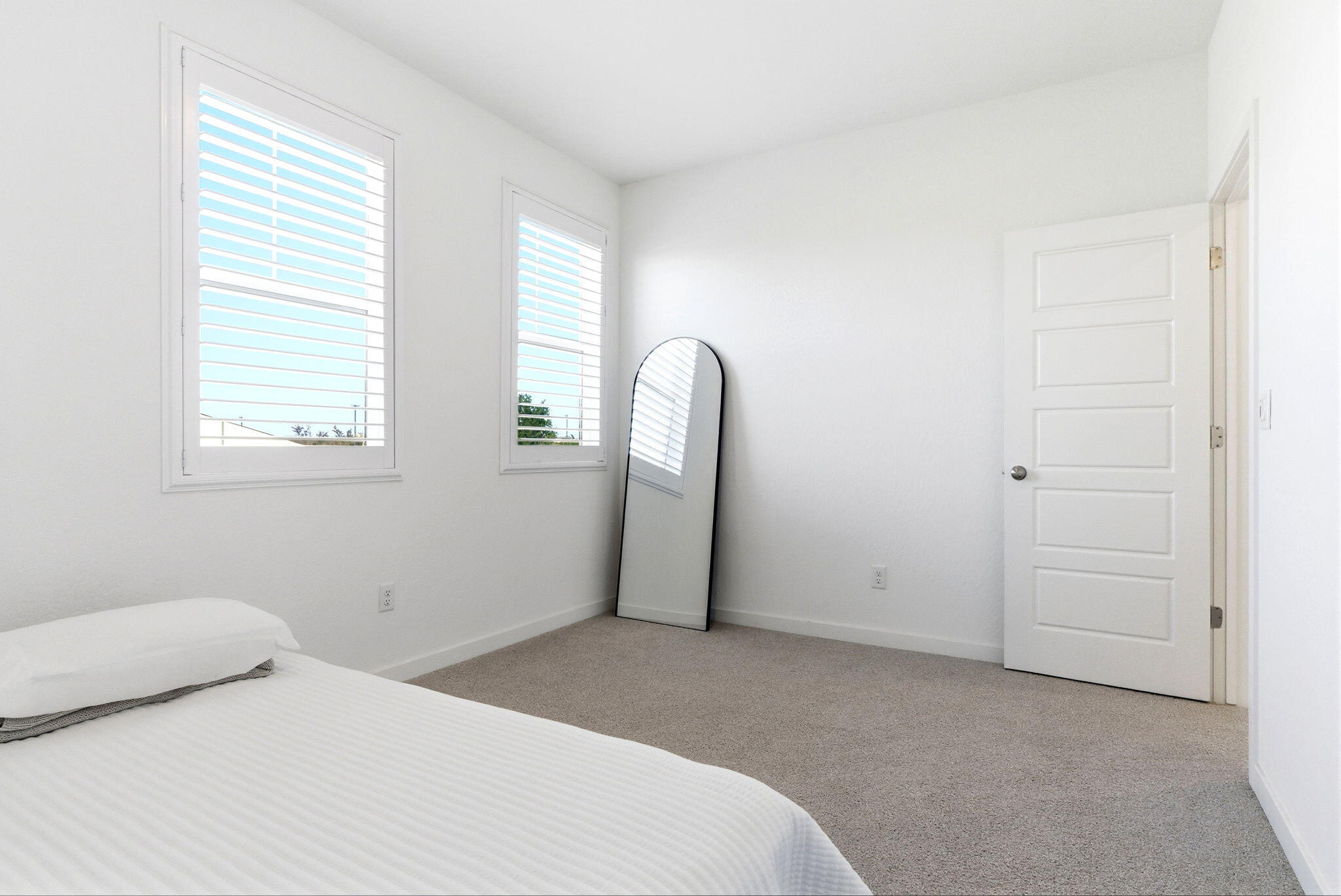 2459 W Hampton Dr, Hanford, CA 93230