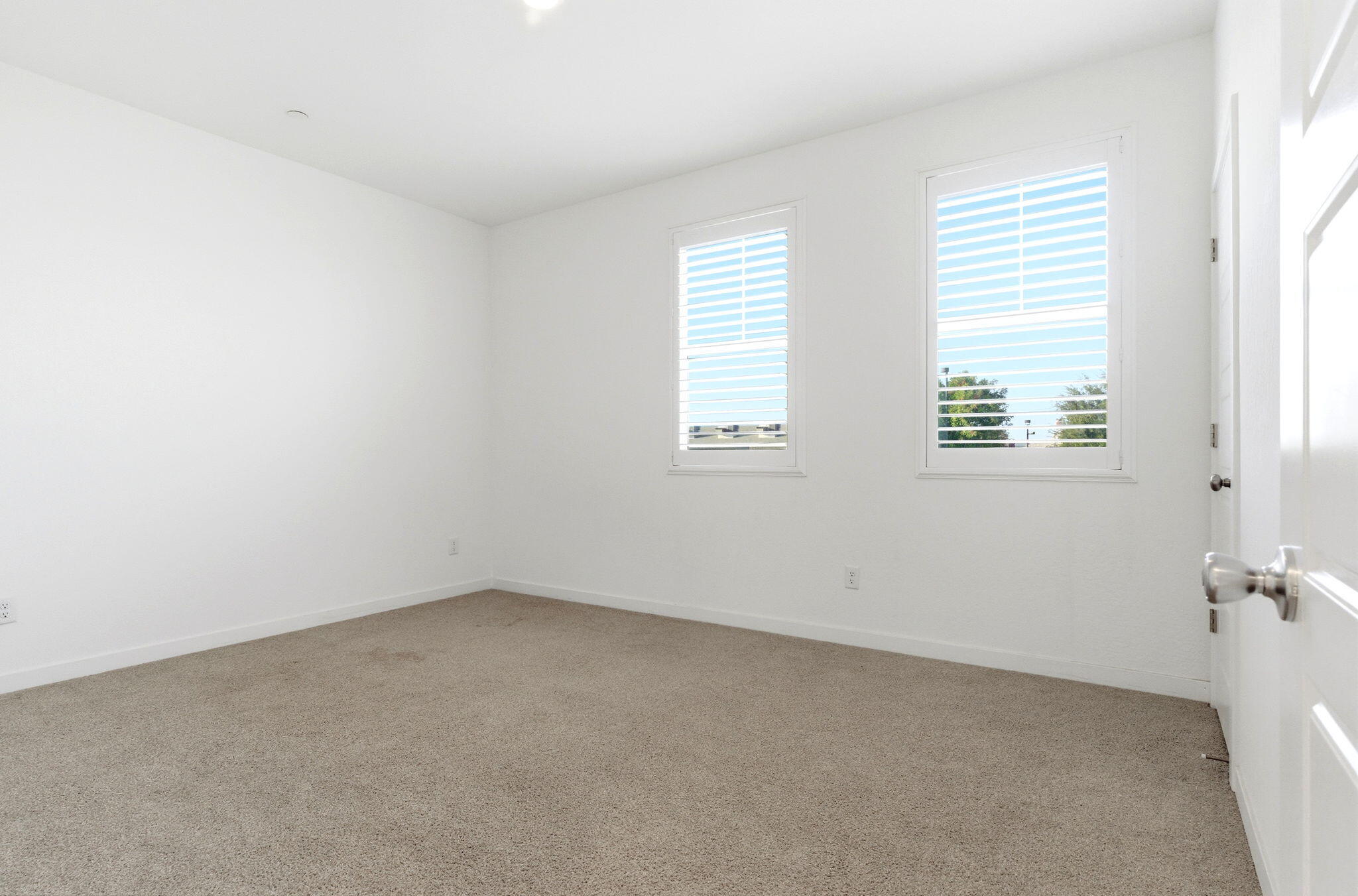 2459 W Hampton Dr, Hanford, CA 93230