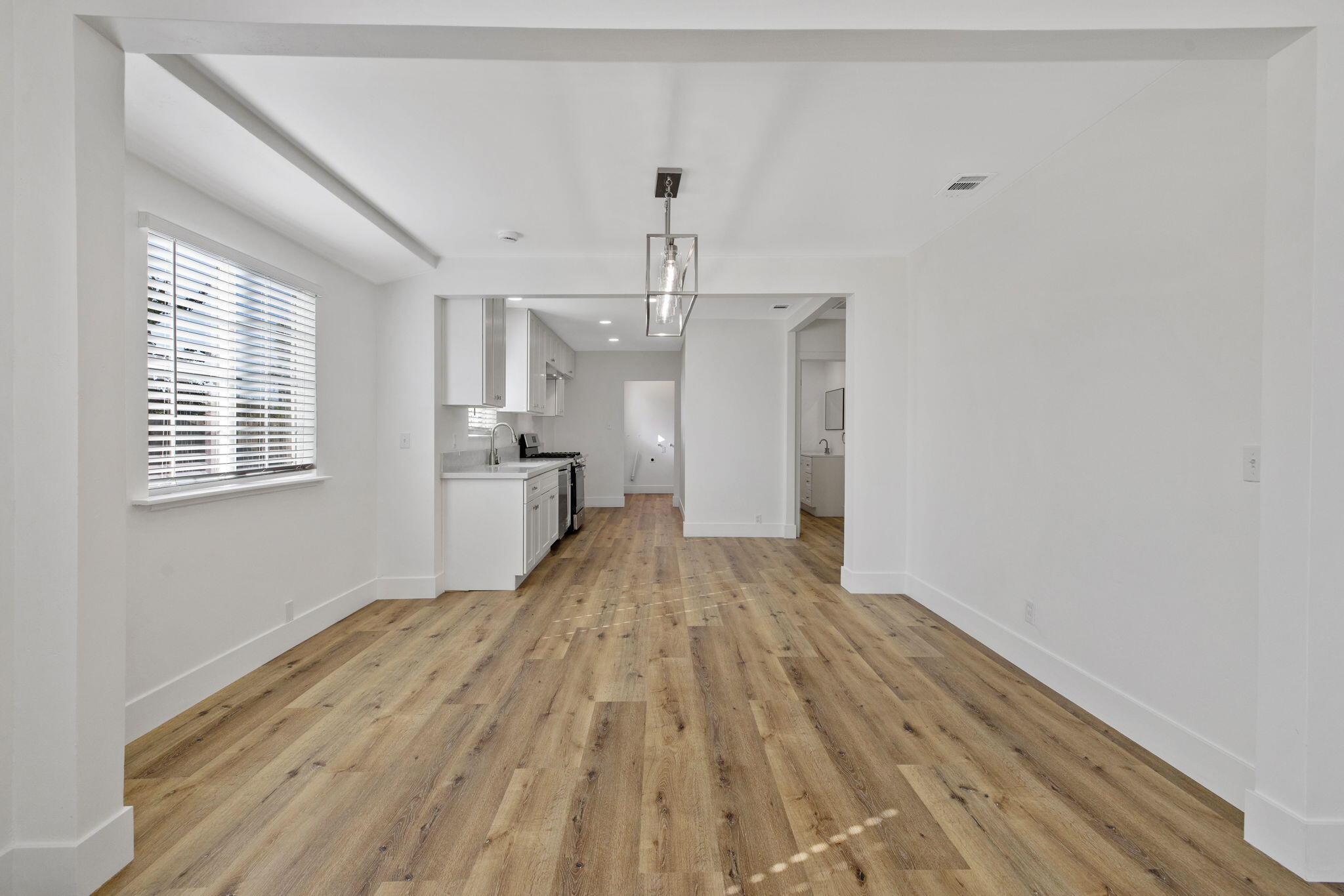 1404 Kaweah St, Hanford, CA 93230