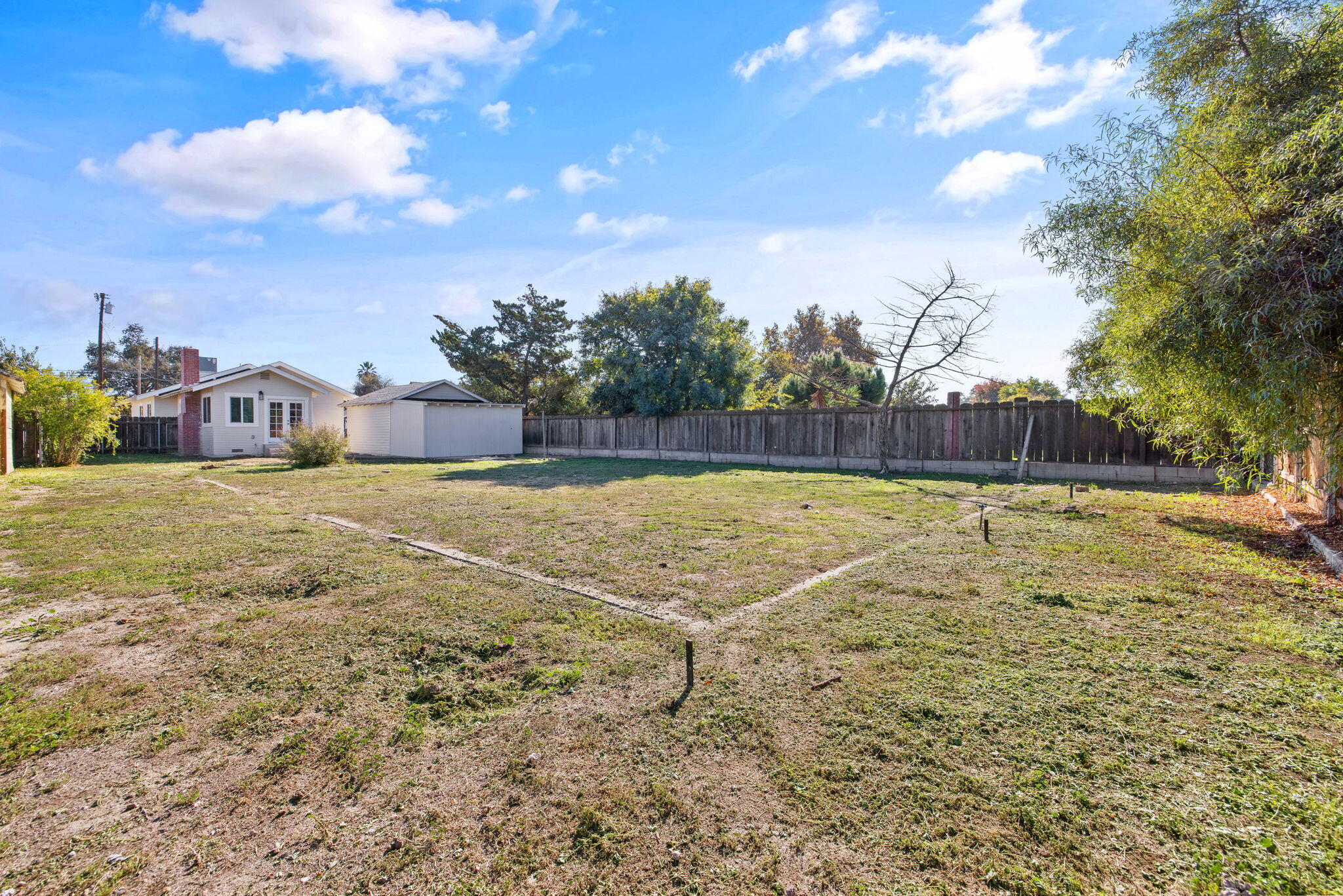 1404 Kaweah St, Hanford, CA 93230