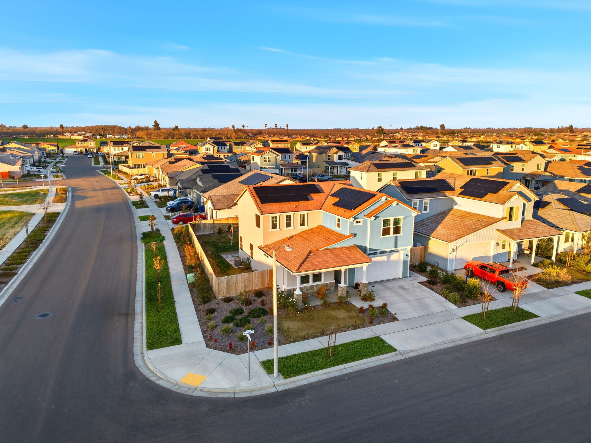 2566 Muscat Ct, Hanford, CA 93230