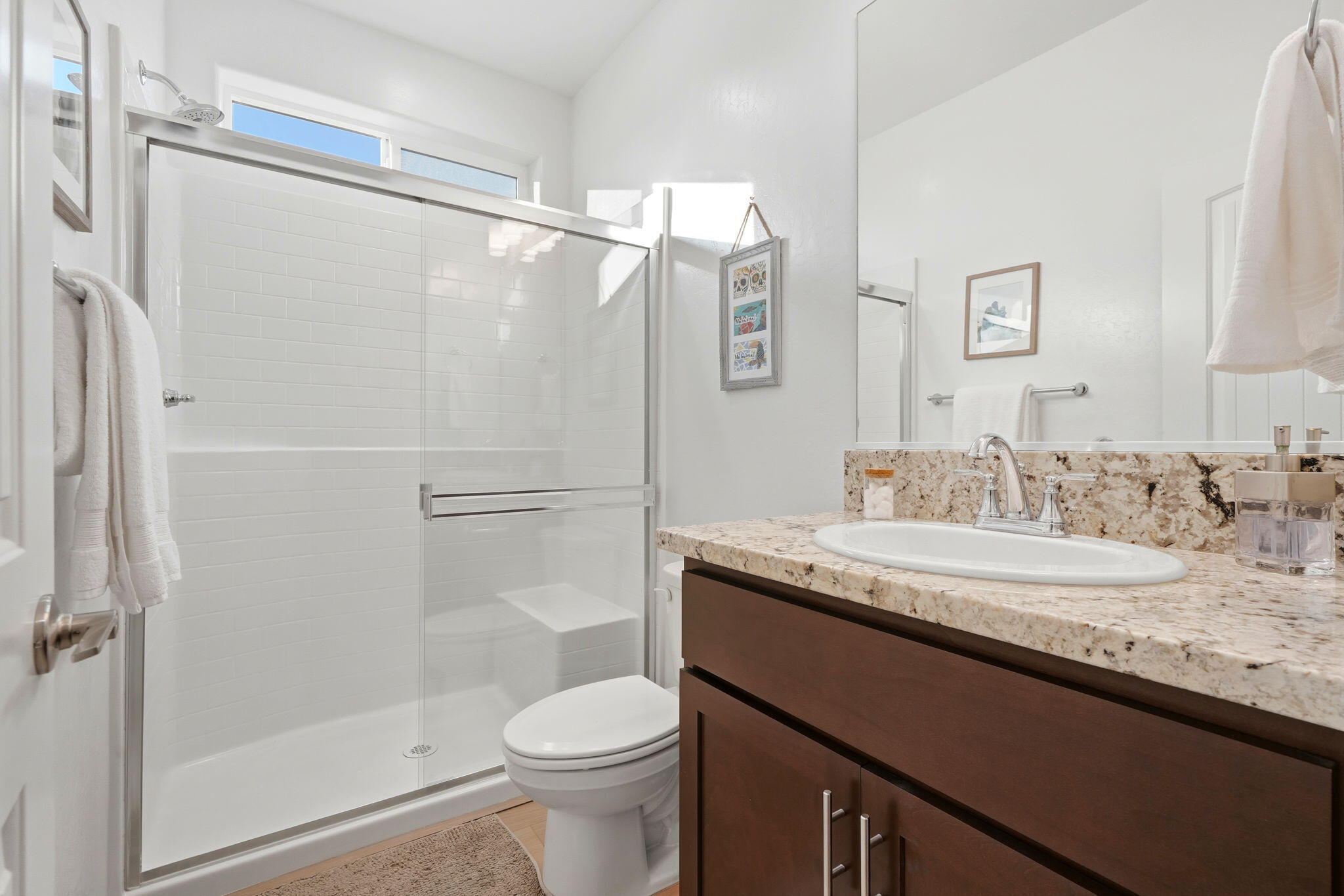 2566 Muscat Ct, Hanford, CA 93230