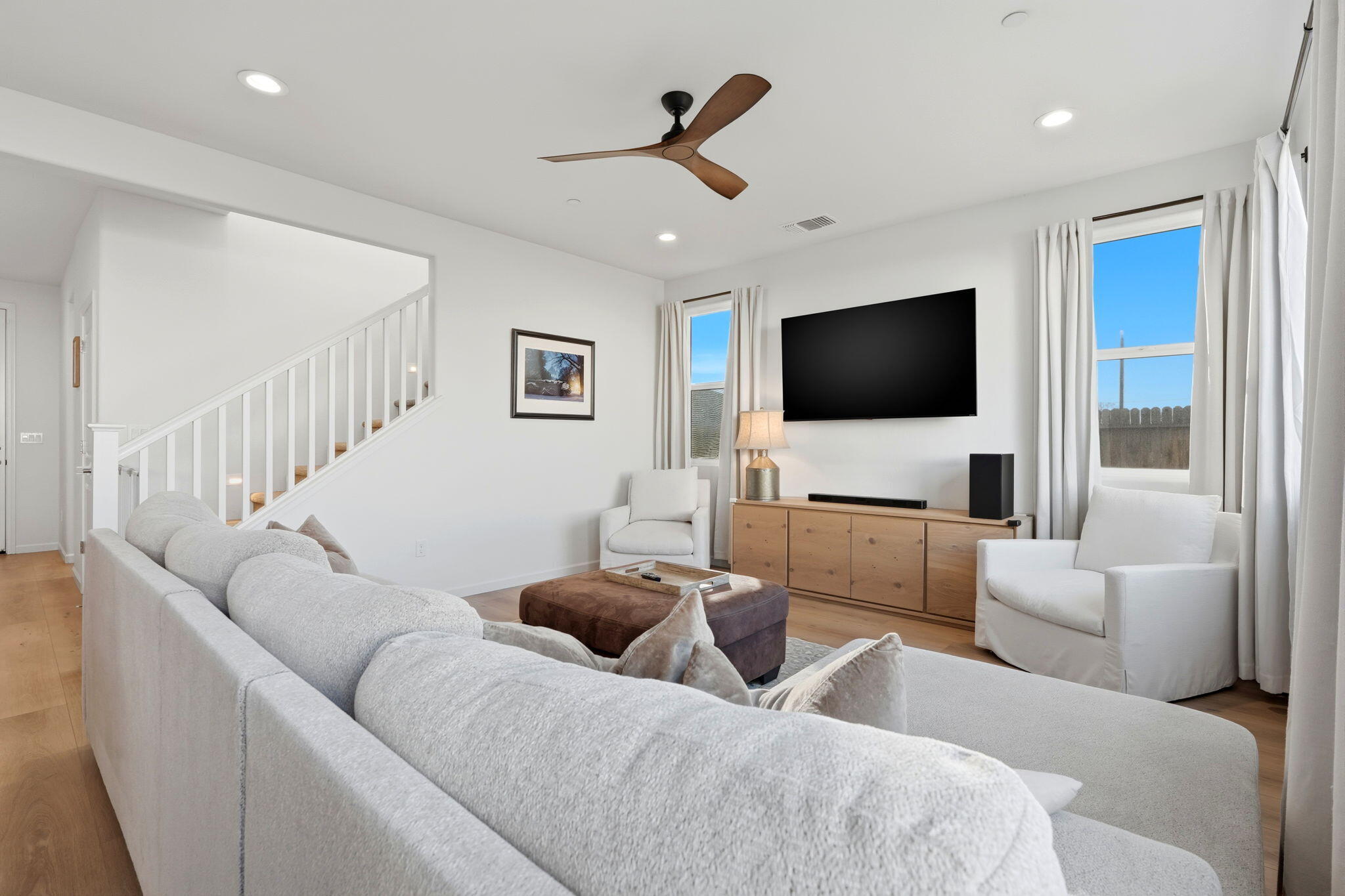 2566 Muscat Ct, Hanford, CA 93230