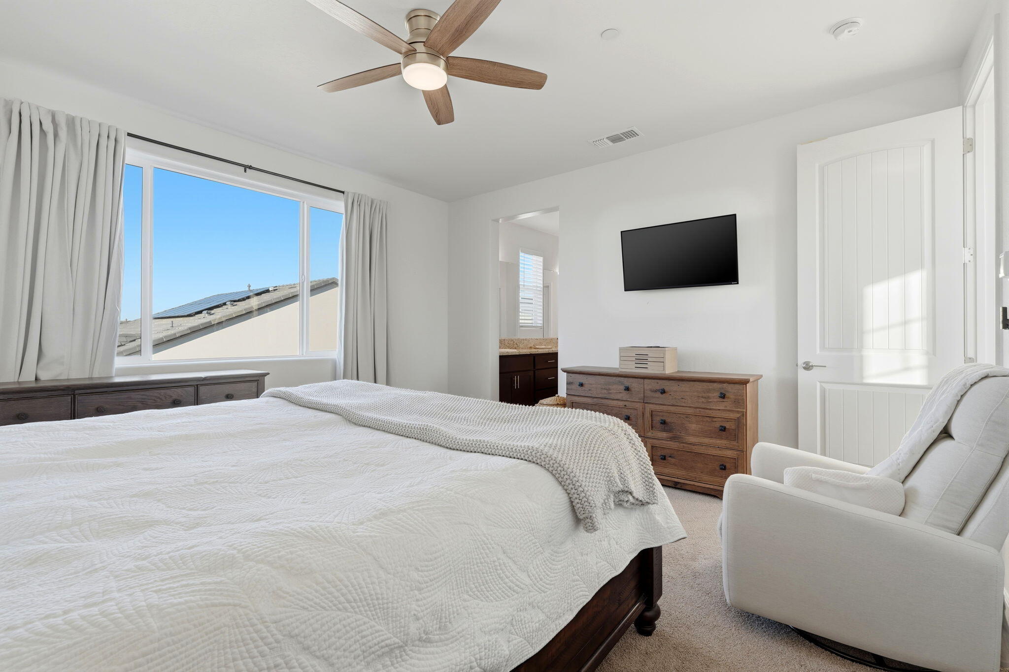 2566 Muscat Ct, Hanford, CA 93230