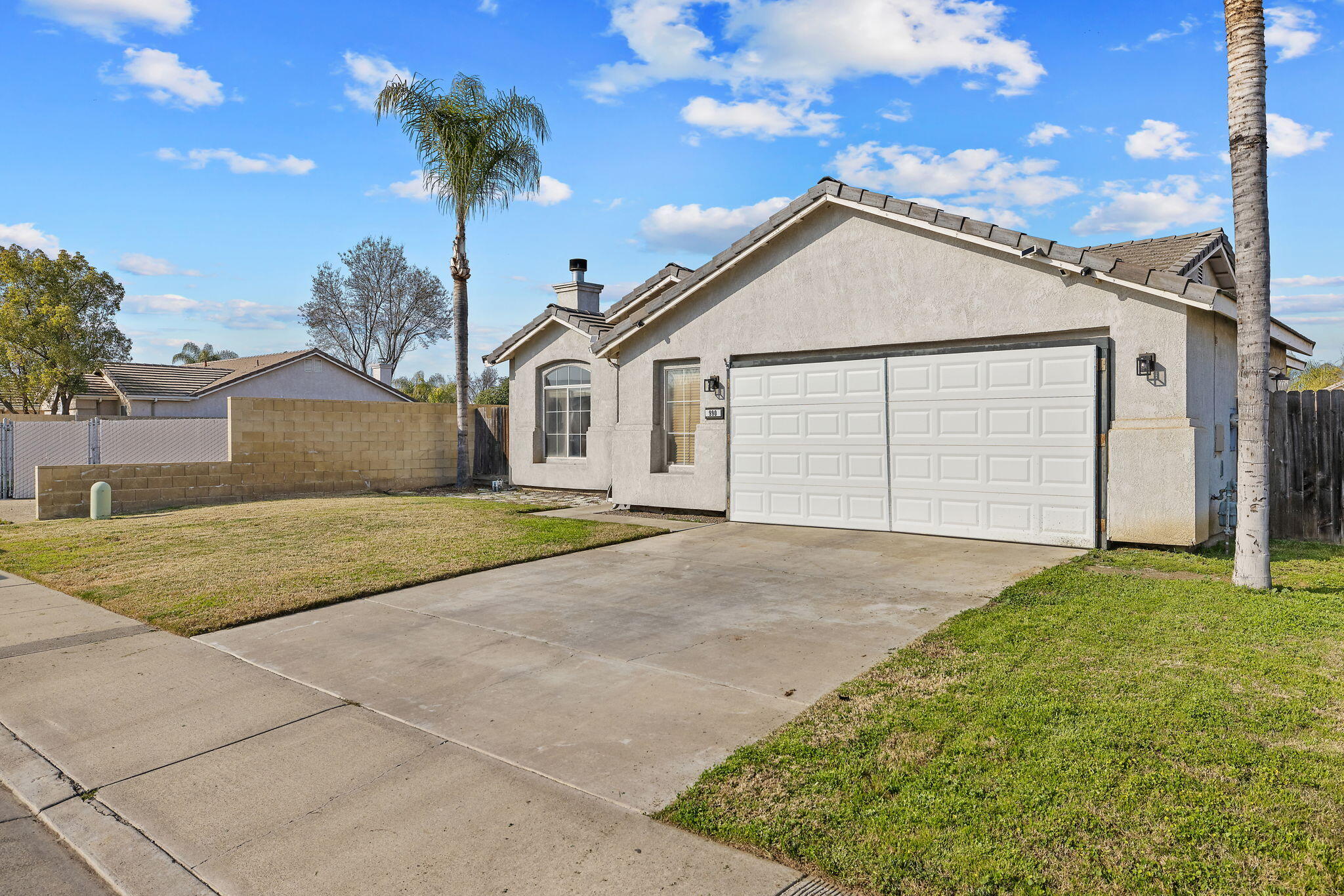 990 Northstar Dr, Hanford, CA 93230