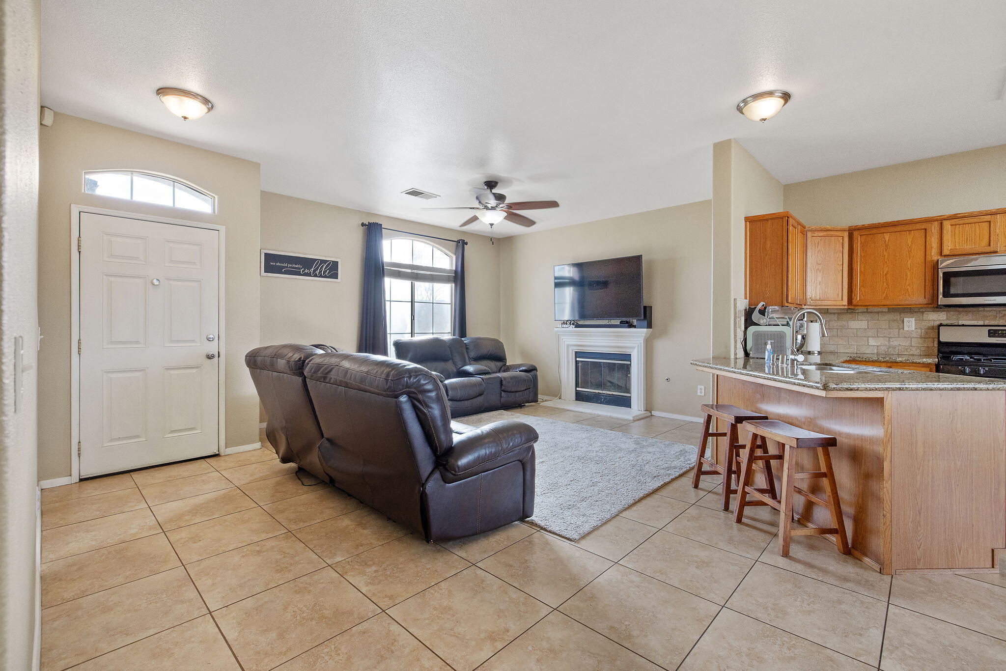 990 Northstar Dr, Hanford, CA 93230