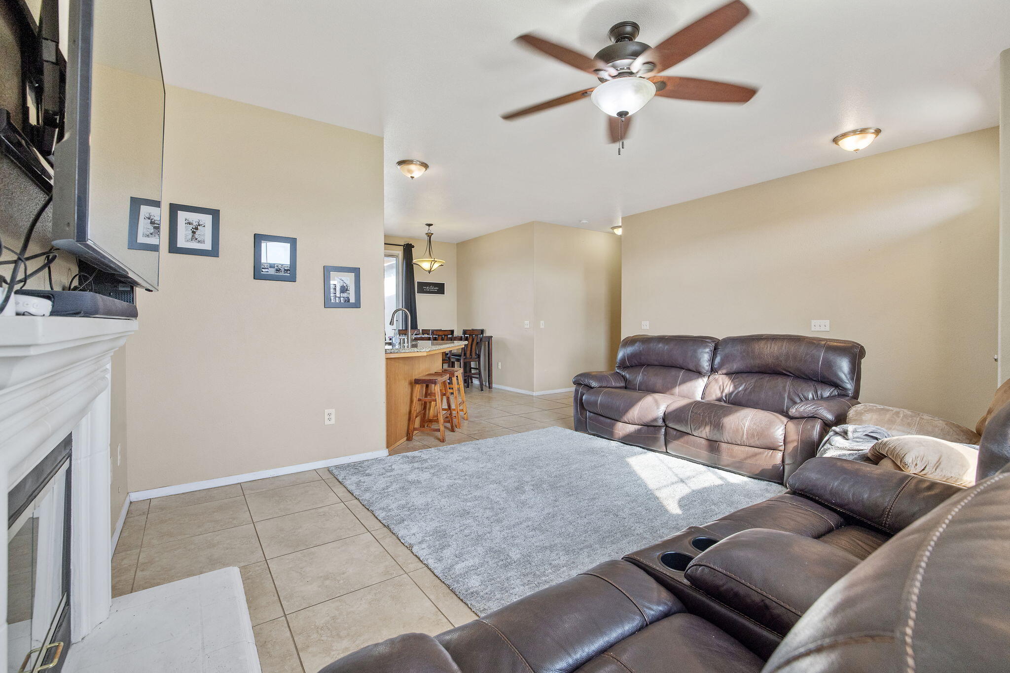 990 Northstar Dr, Hanford, CA 93230