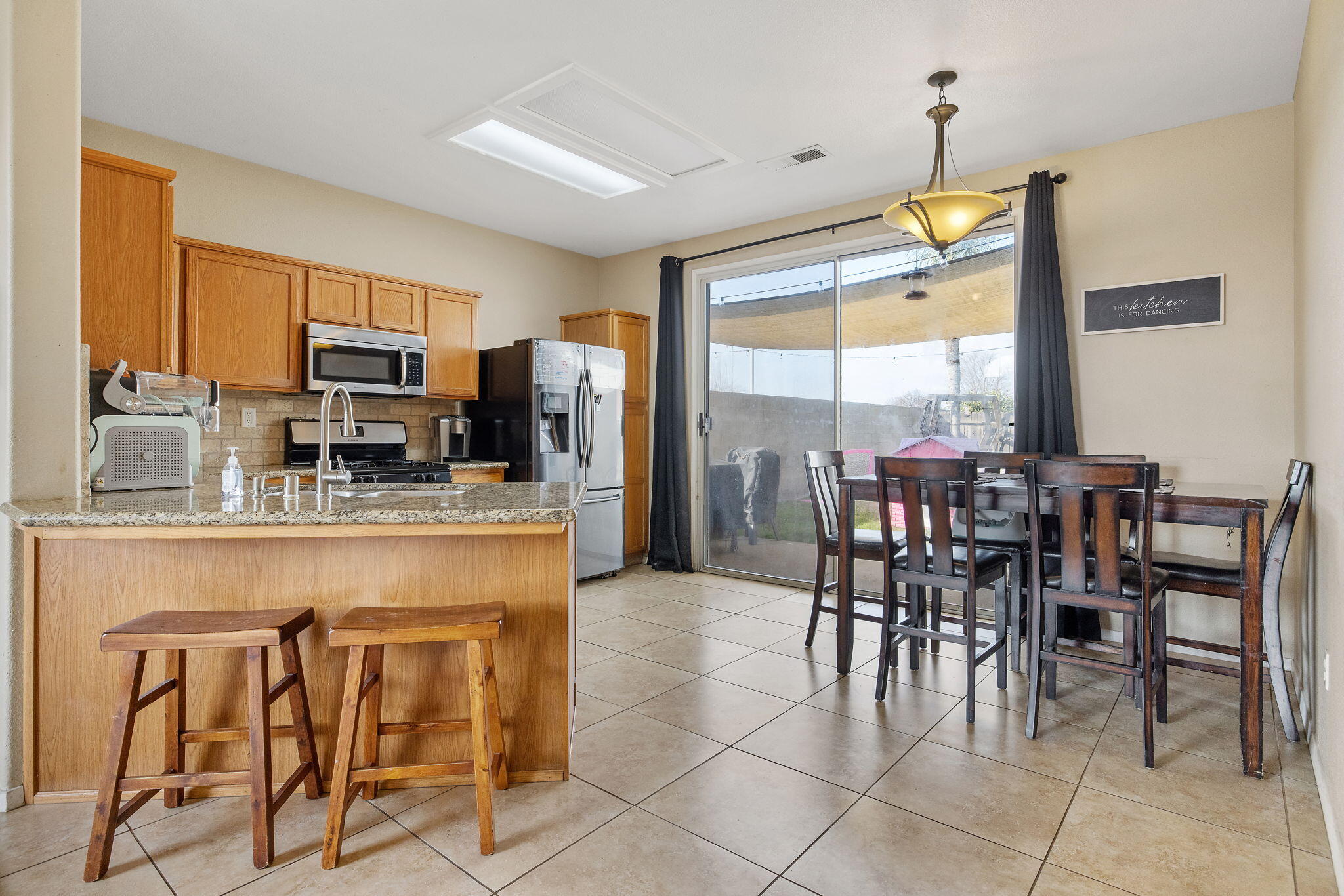 990 Northstar Dr, Hanford, CA 93230