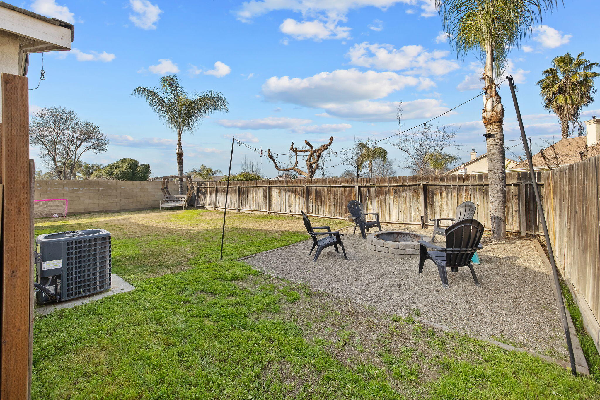 990 Northstar Dr, Hanford, CA 93230